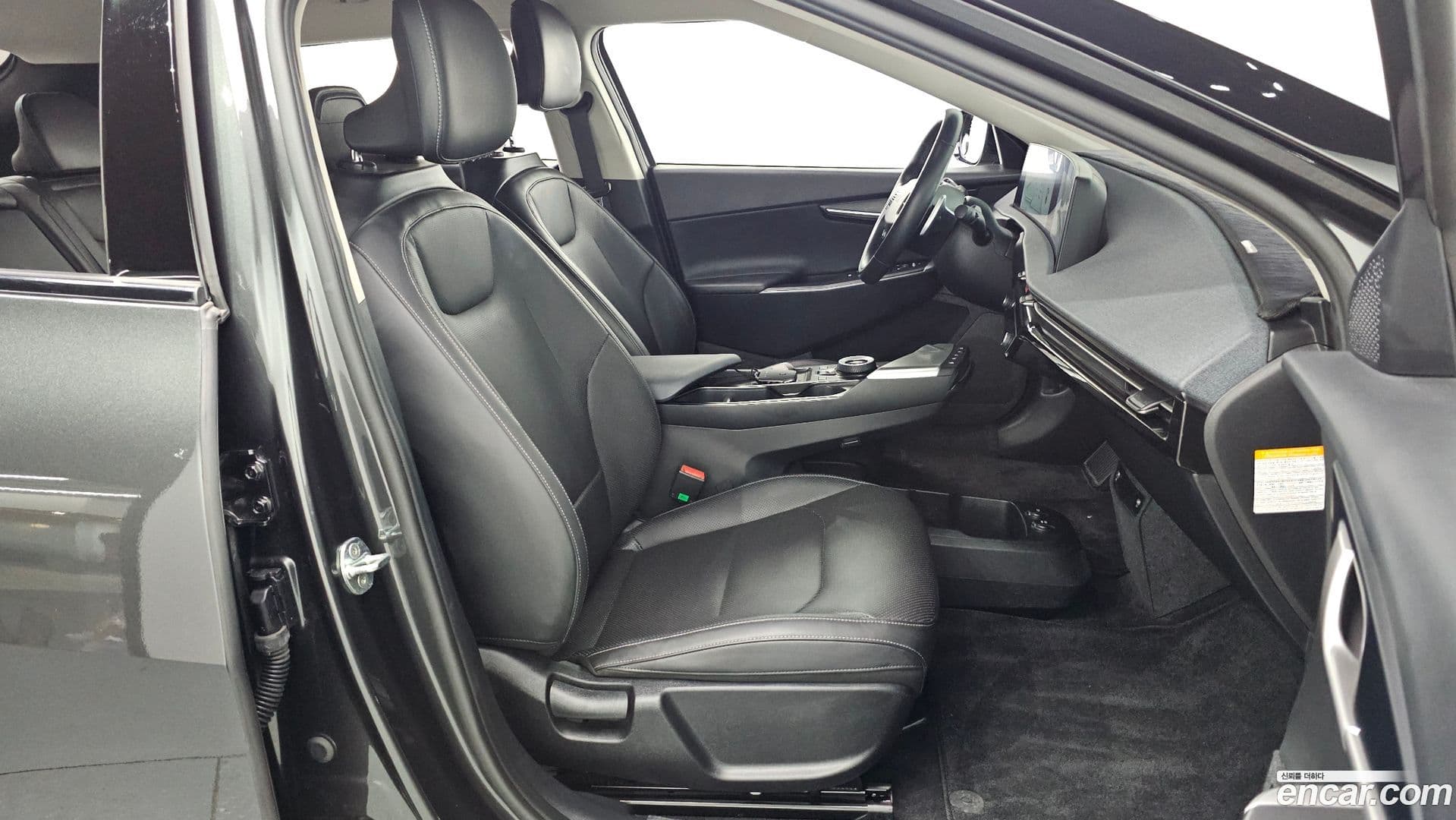 Main__Slider__Photo:EV6 Kia 2022.2-10