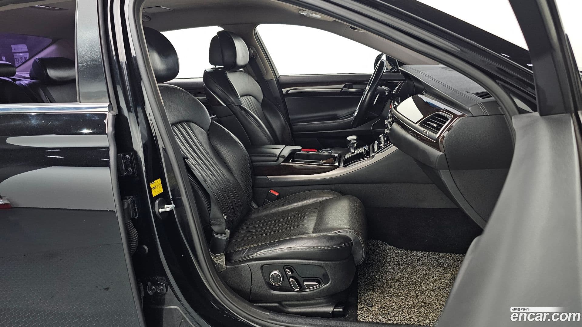 Main__Slider__Photo:EQ900 Genesis 2016.0-9