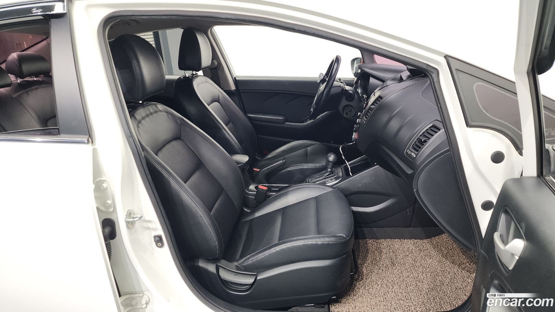 Main__Slider__Photo:K3 Kia 2014.8-10