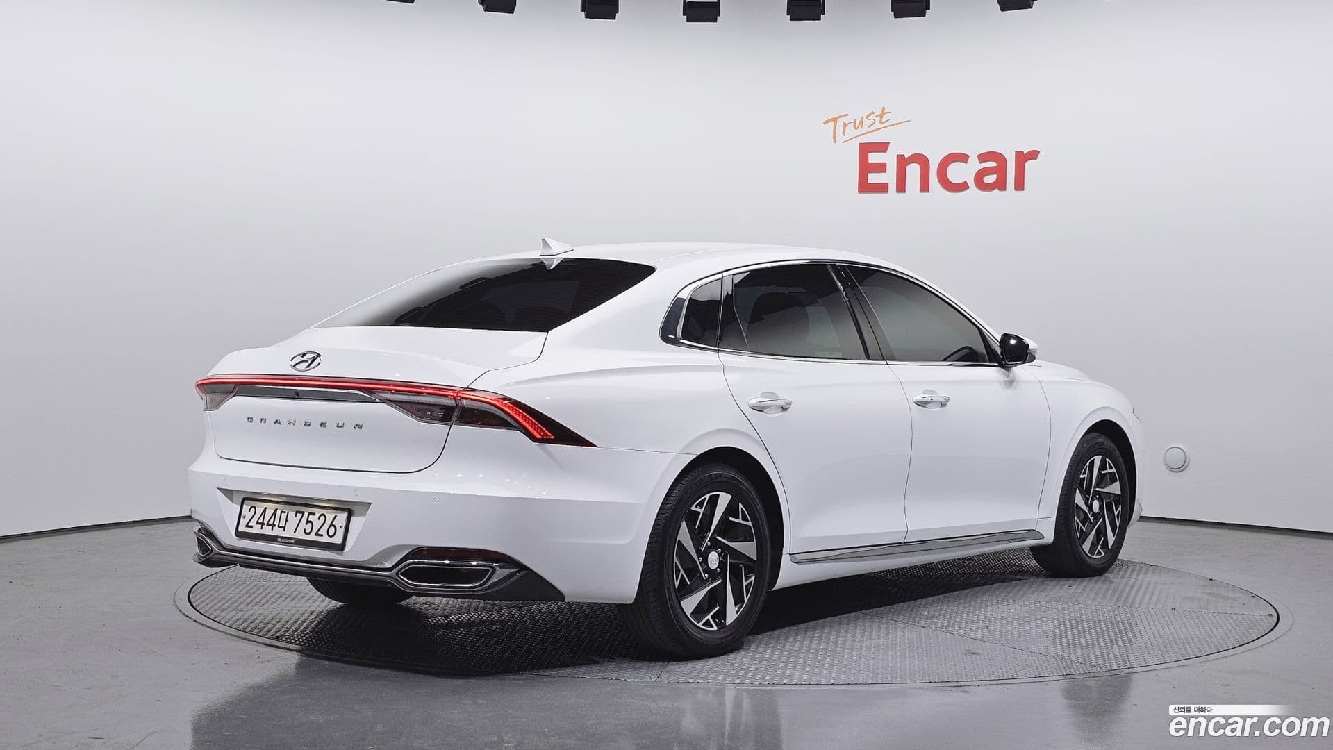 Main__Slider__Photo:Grandeur Hyundai 2021.3-1