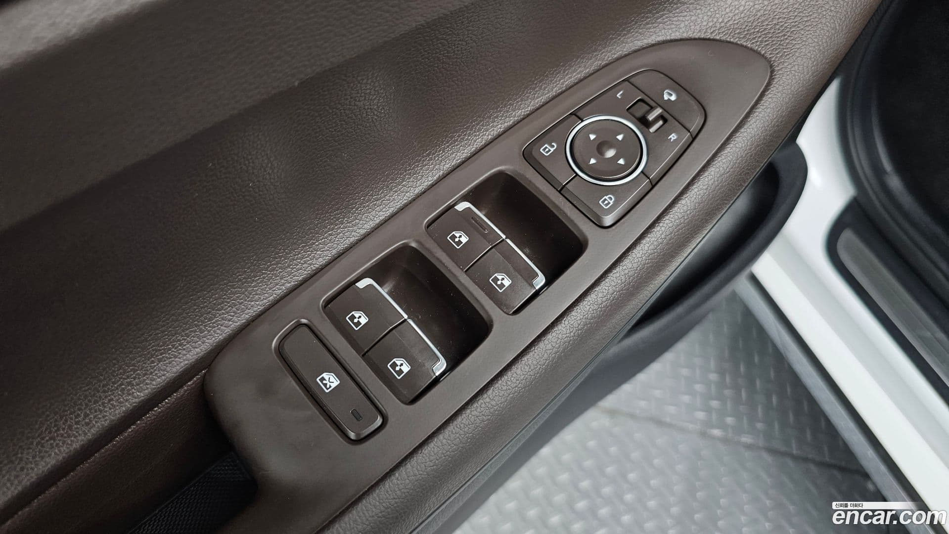 Main__Slider__Photo:Grandeur Hyundai 2021.3-12