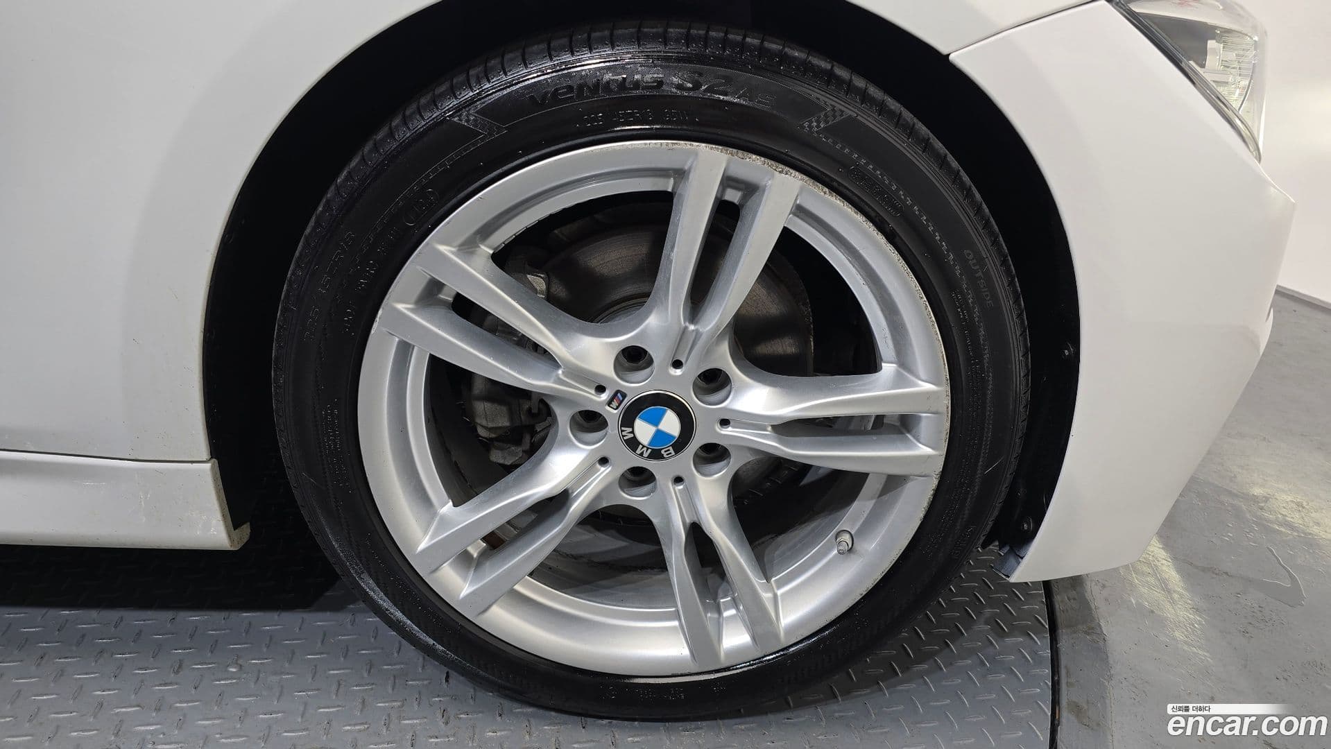 Main__Slider__Photo:3-Series BMW 2017.9-4