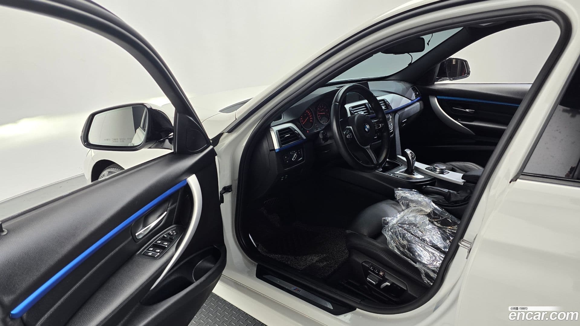 Main__Slider__Photo:3-Series BMW 2017.9-9