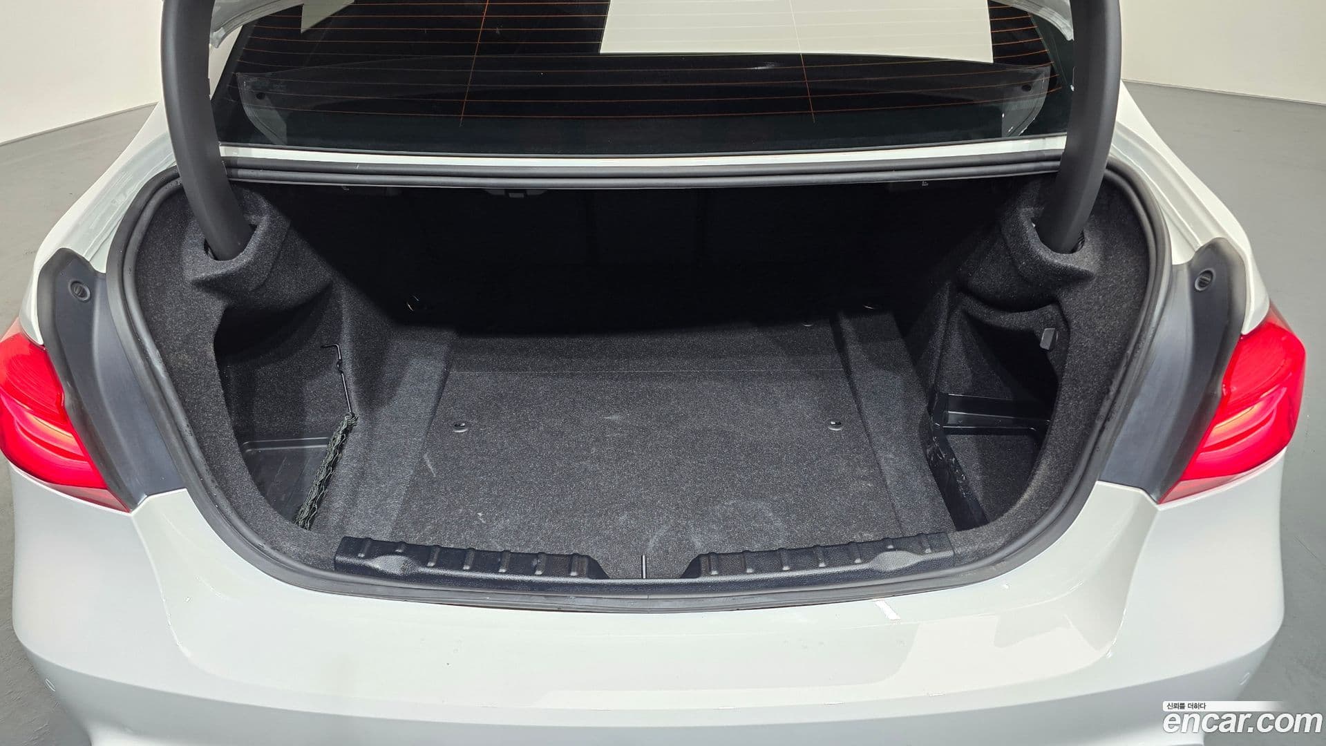 Main__Slider__Photo:3-Series BMW 2017.9-19