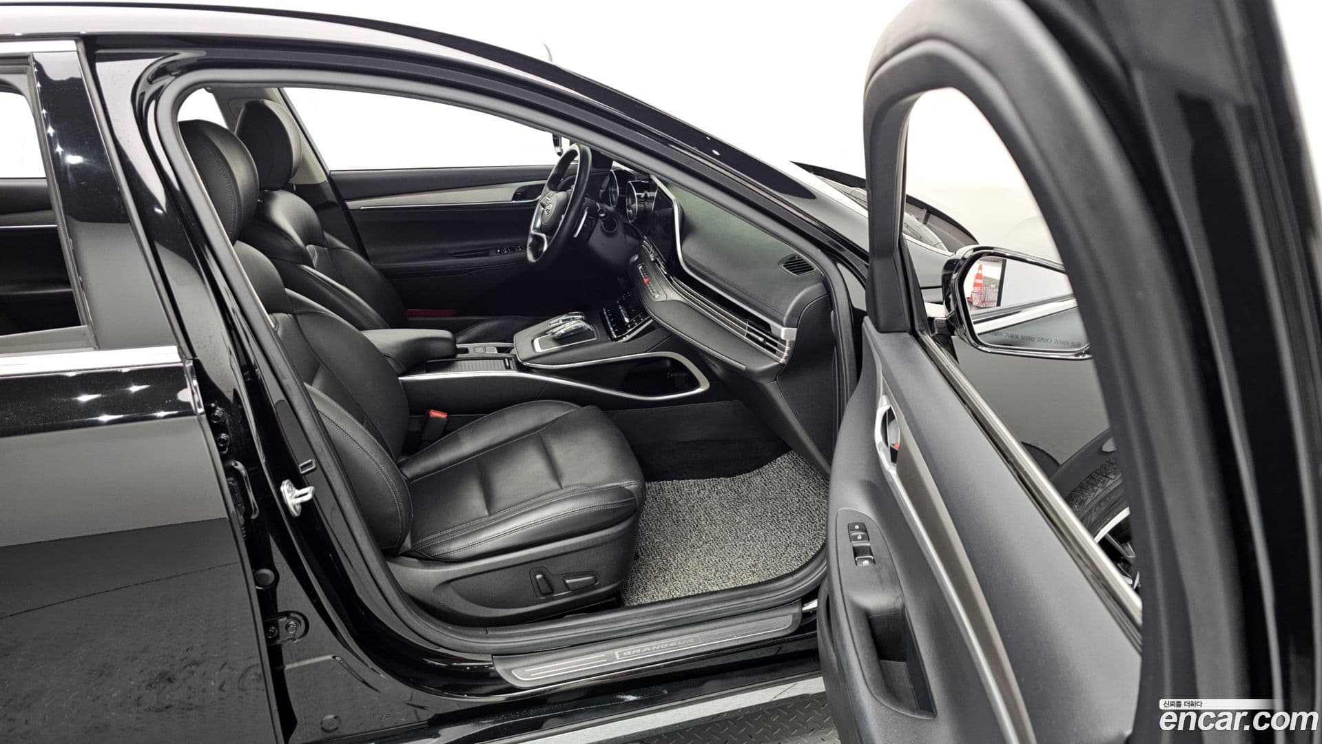 Main__Slider__Photo:Grandeur Hyundai 2021.2-10