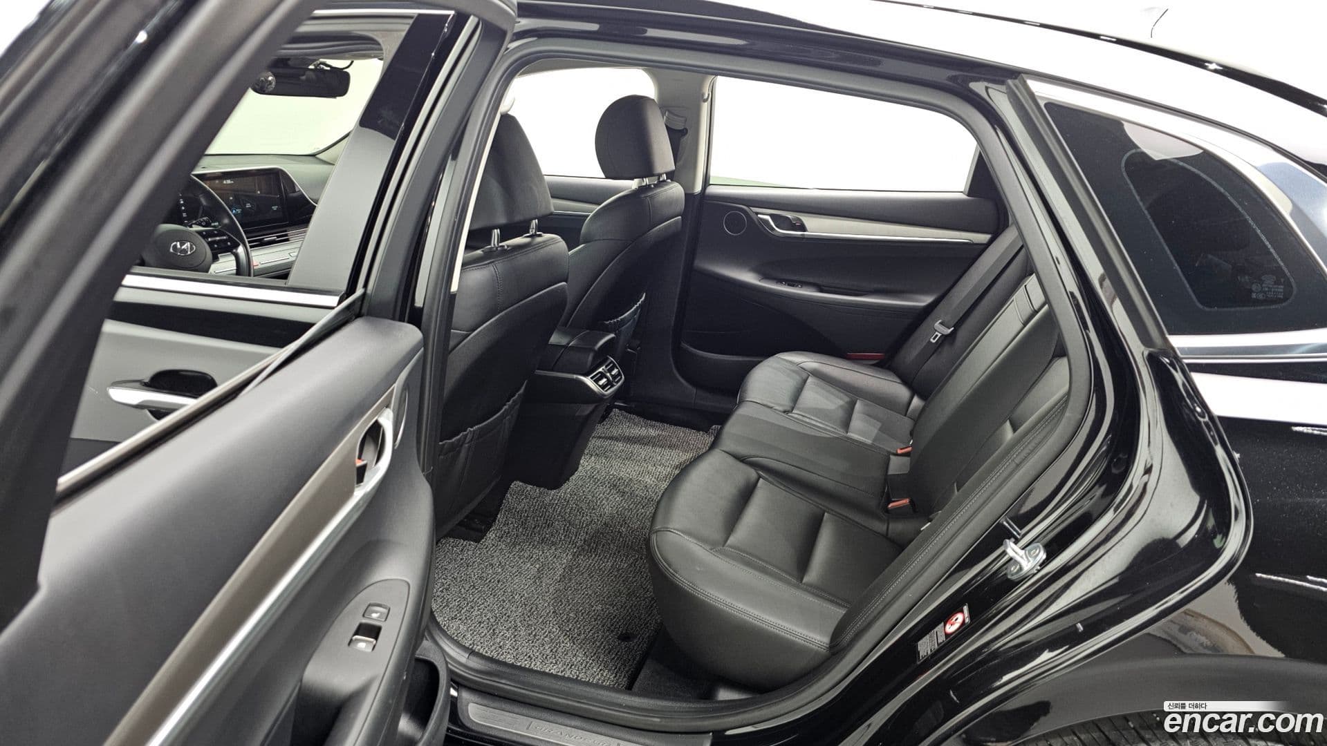 Main__Slider__Photo:Grandeur Hyundai 2021.2-11