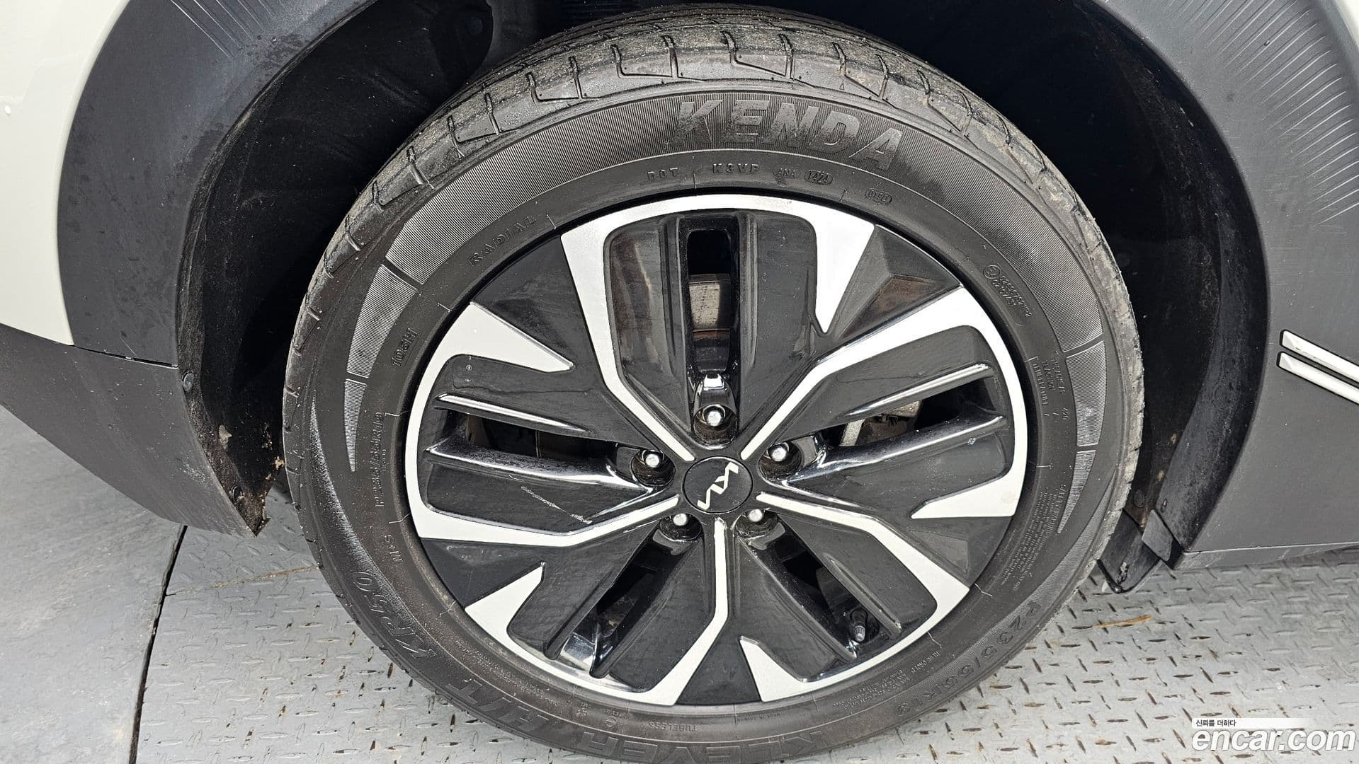 Main__Slider__Photo:EV6 Kia 2022.2-4