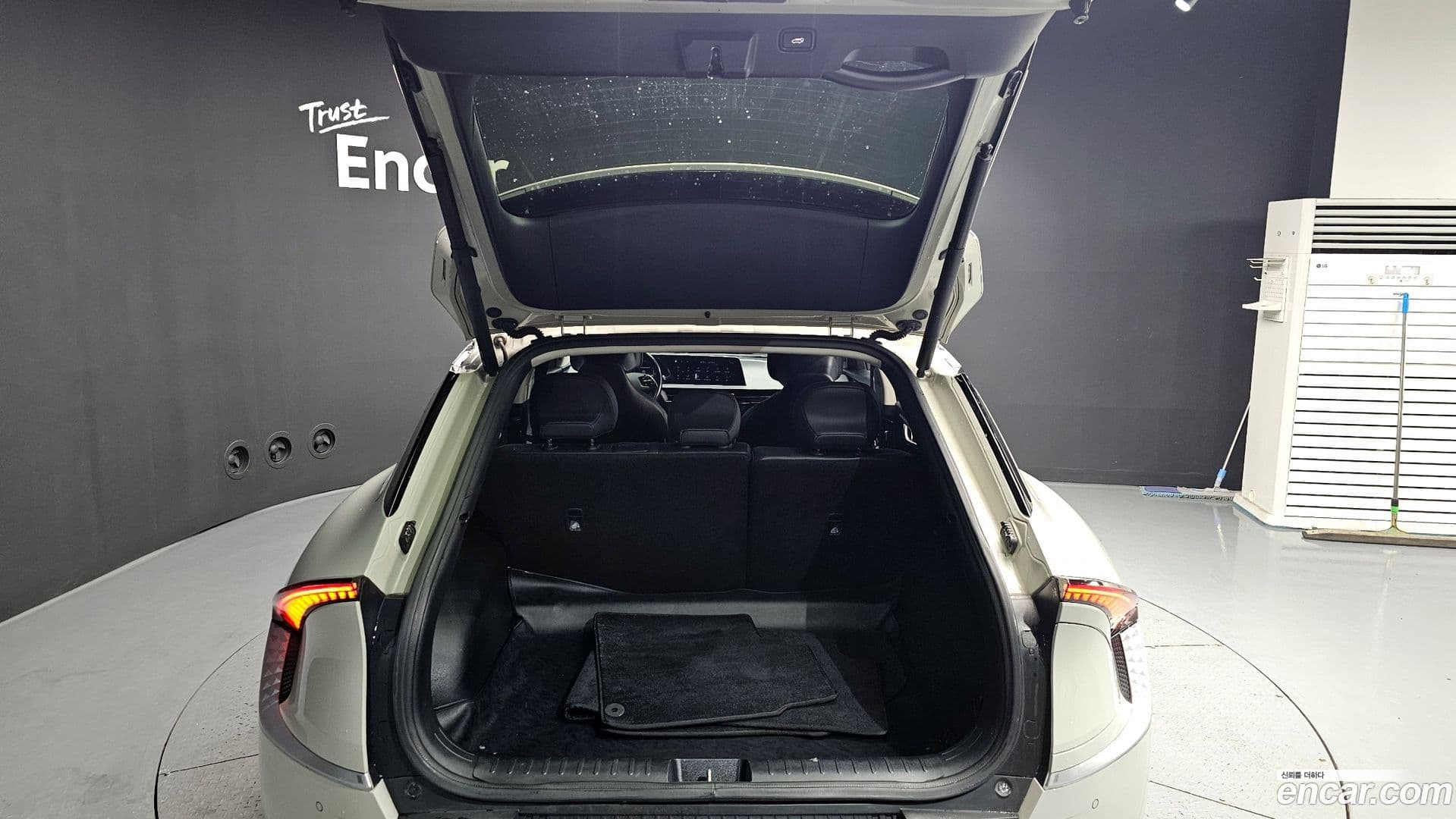 Main__Slider__Photo:EV6 Kia 2022.2-19