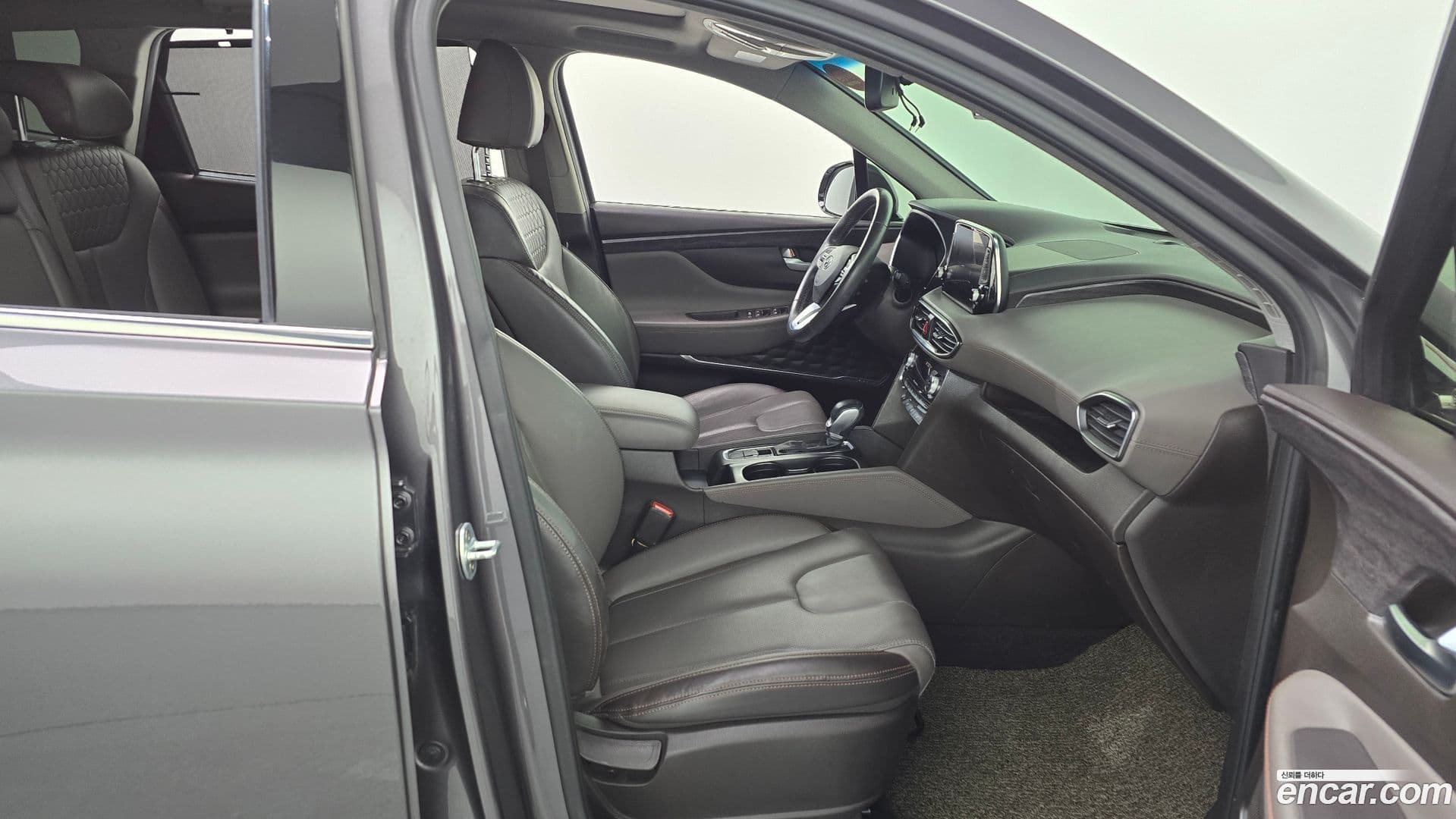 Main__Slider__Photo:Santafe Hyundai 2018.5-10