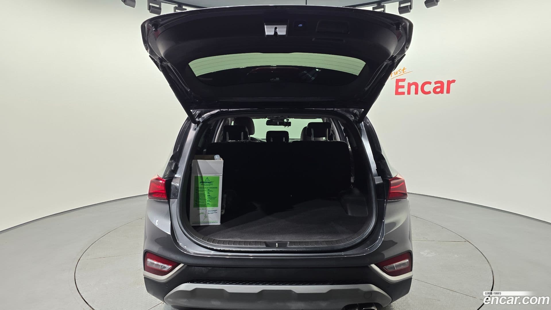 Main__Slider__Photo:Santafe Hyundai 2018.5-16