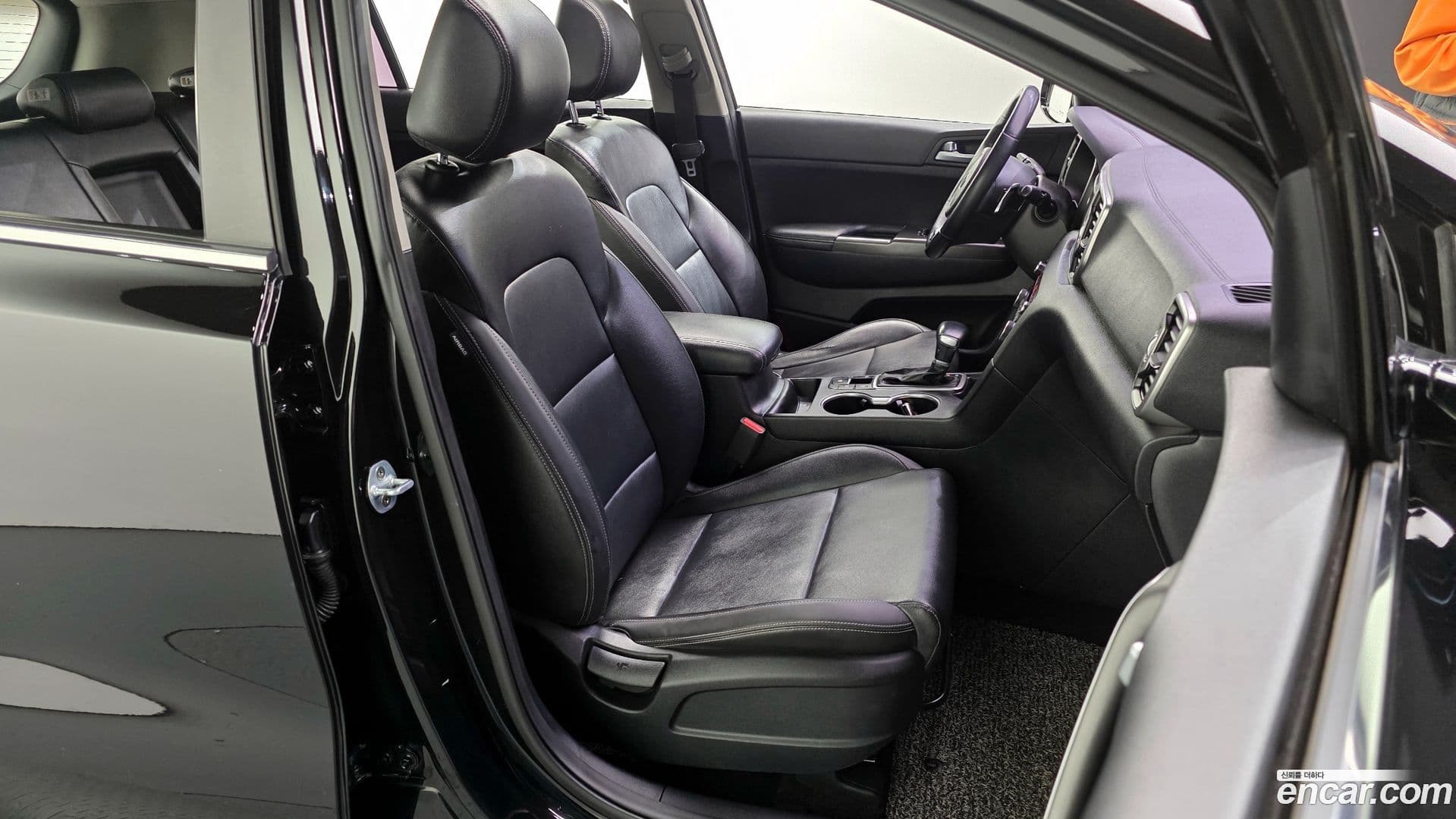 Main__Slider__Photo:Sportage Kia 2016.1-11