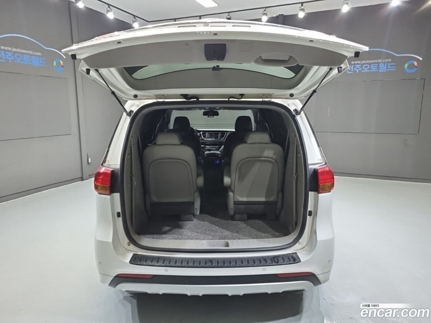 Main__Slider__Photo:Canival Kia 2017.1-18