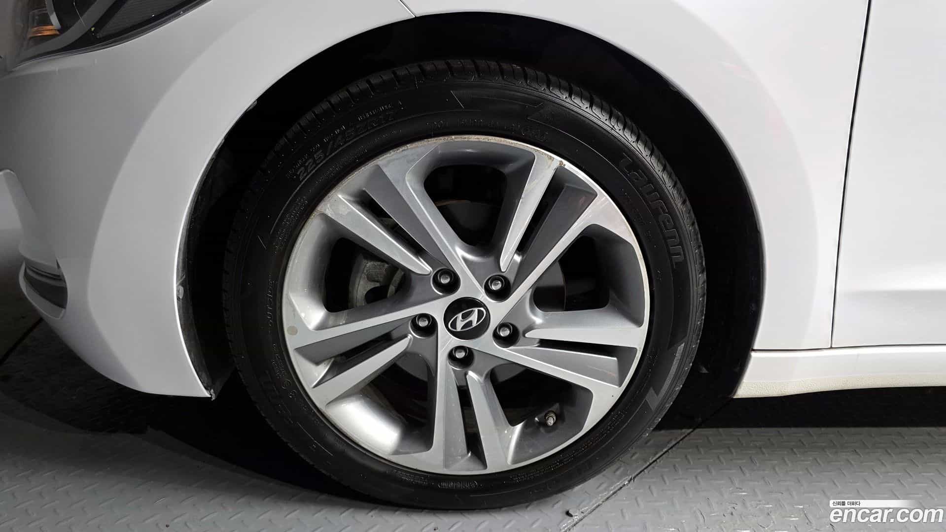 AVANTE Hyundai 2018.8-OUTER-005