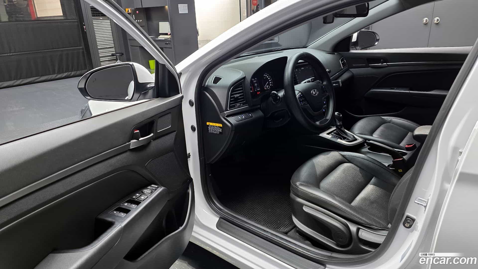 AVANTE Hyundai 2018.8-INNER-010