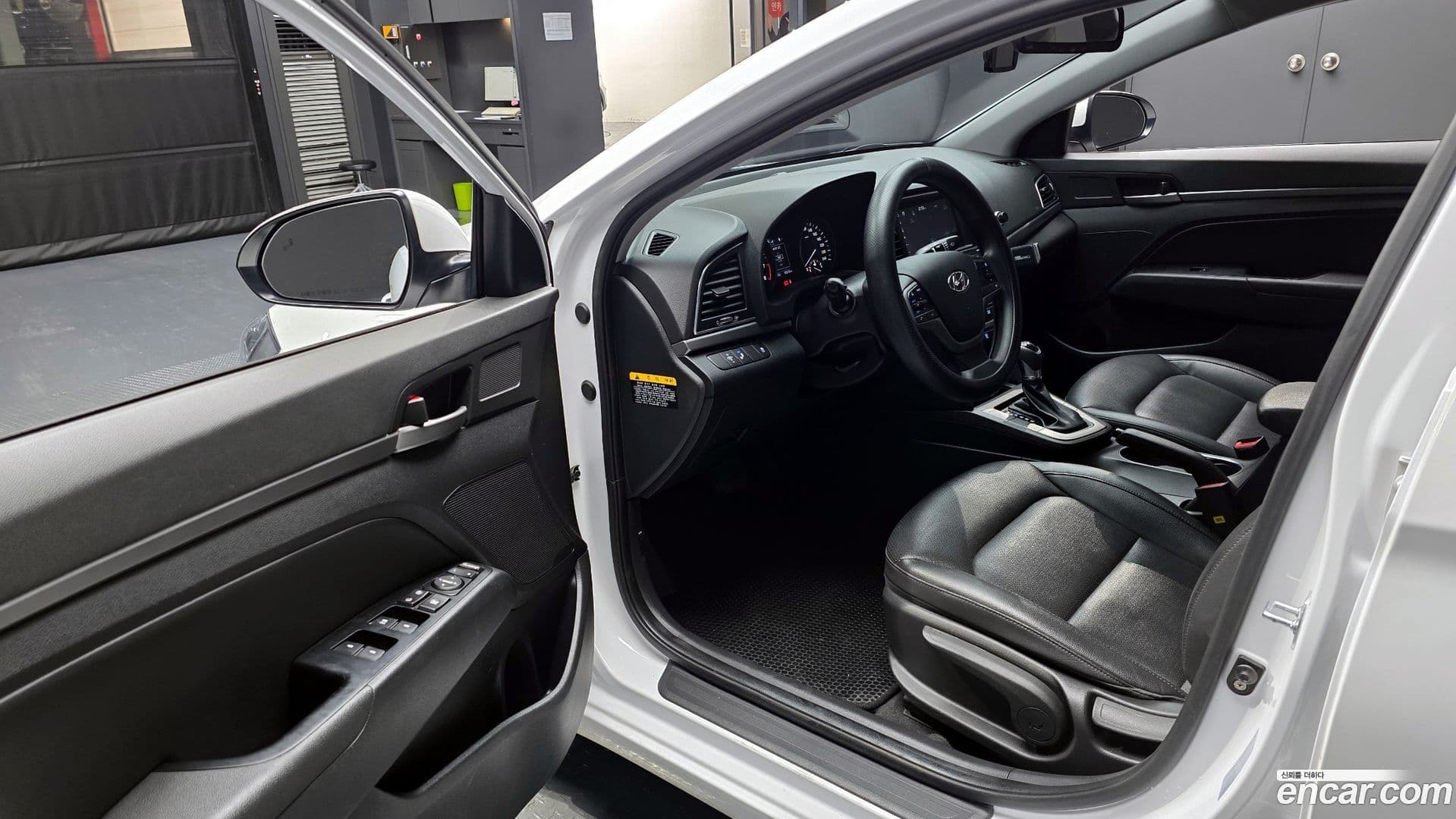 Main__Slider__Photo:AVANTE Hyundai 2018.8-9