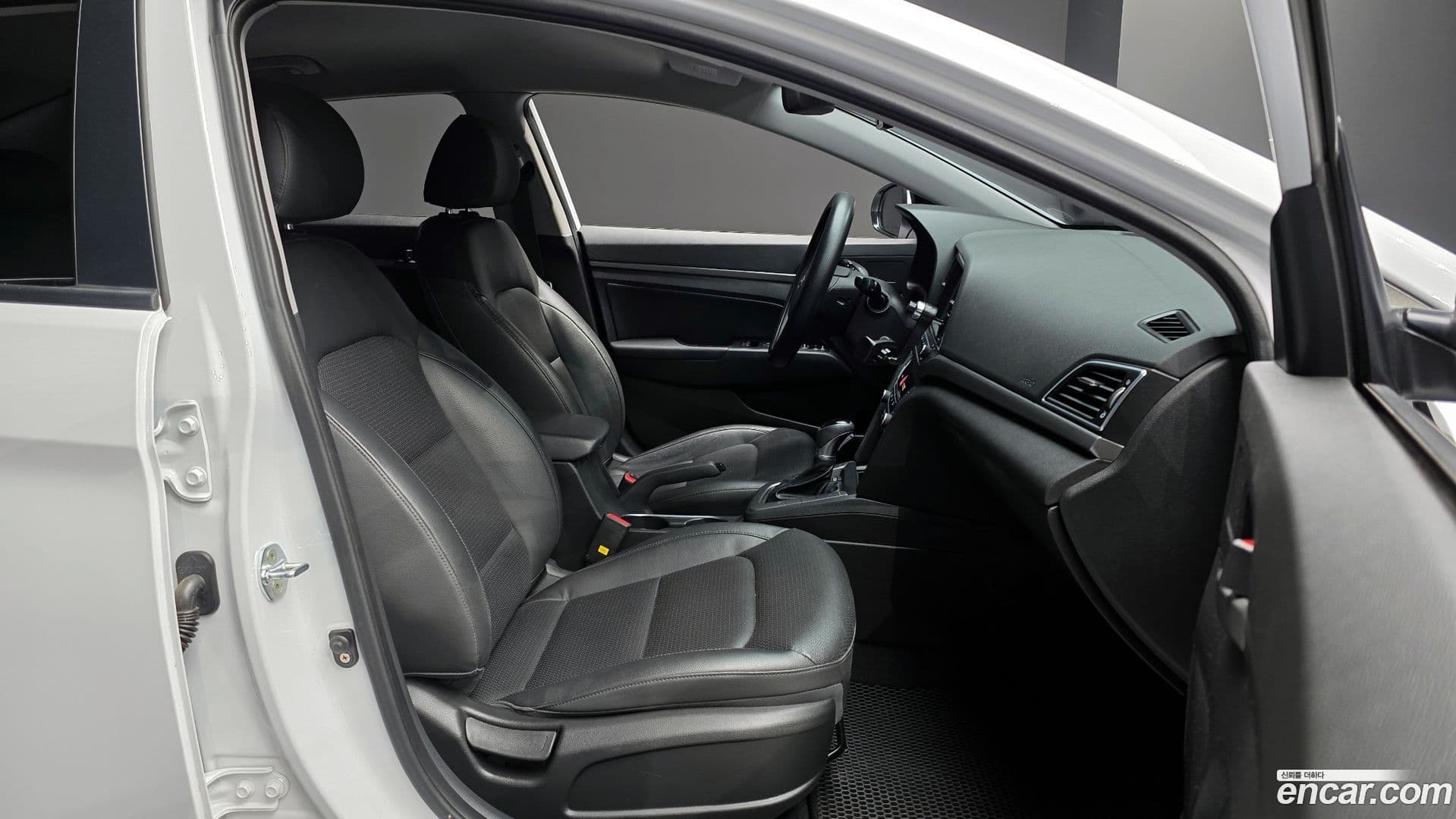 Main__Slider__Photo:AVANTE Hyundai 2018.8-10