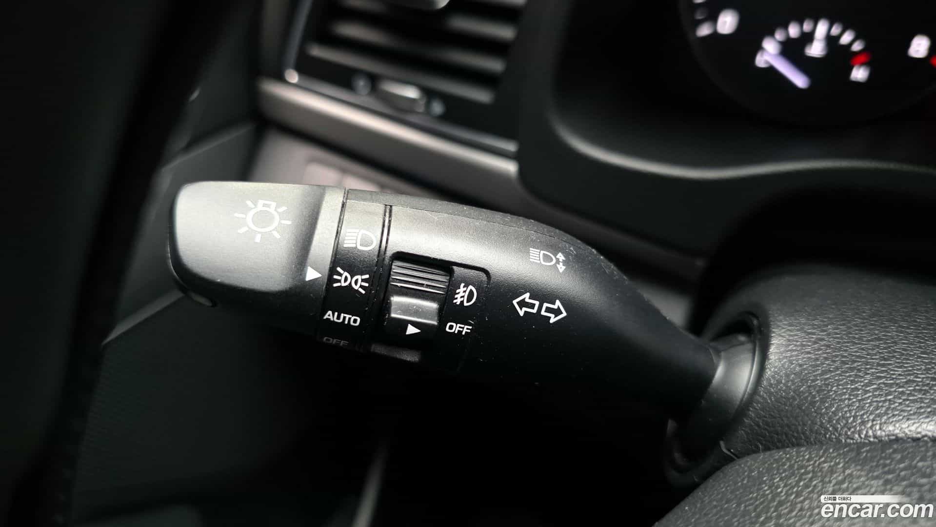 AVANTE Hyundai 2018.8-OPTION-022