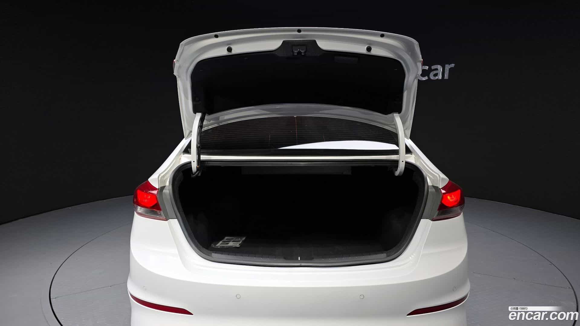 AVANTE Hyundai 2018.8-OPTION-024