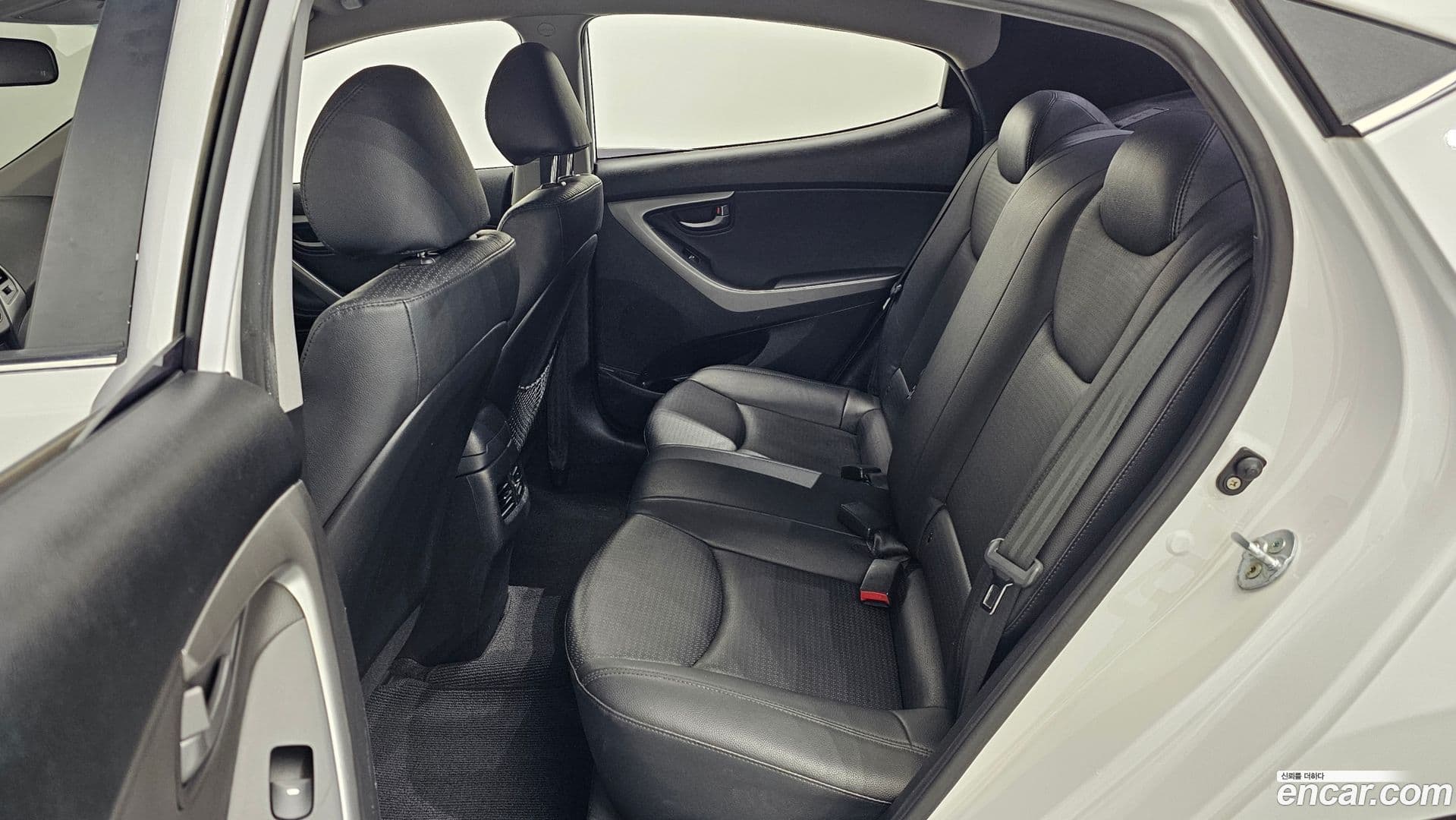 Main__Slider__Photo:AVANTE Hyundai 2014.0-11