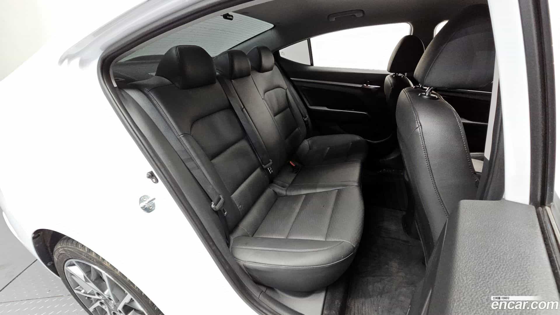 AVANTE Hyundai 2019.7-OPTION-016