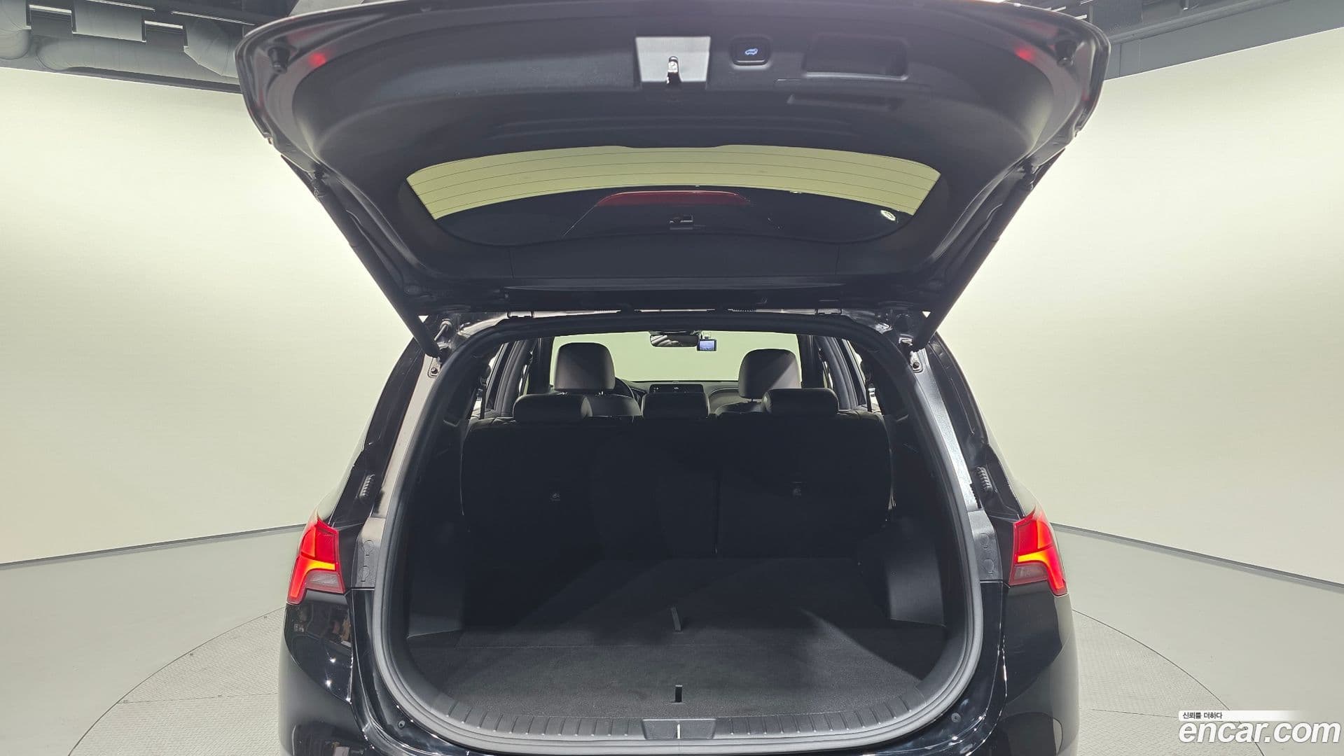 Main__Slider__Photo:Santafe Hyundai 2021.0-19