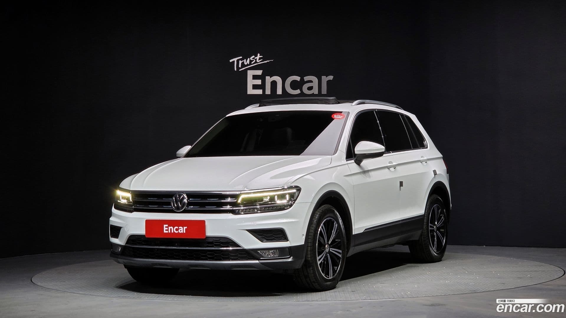 Main__Slider__Photo:Tiguan Volkswagen 2020.2-0