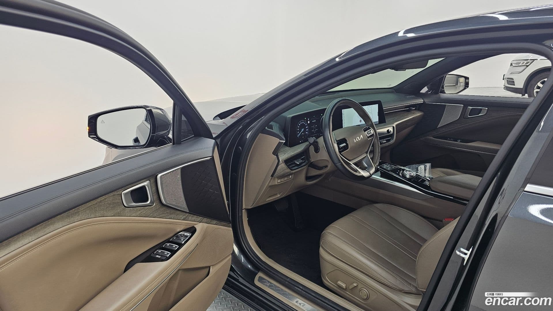 Main__Slider__Photo:K8 Kia 2021.9-9