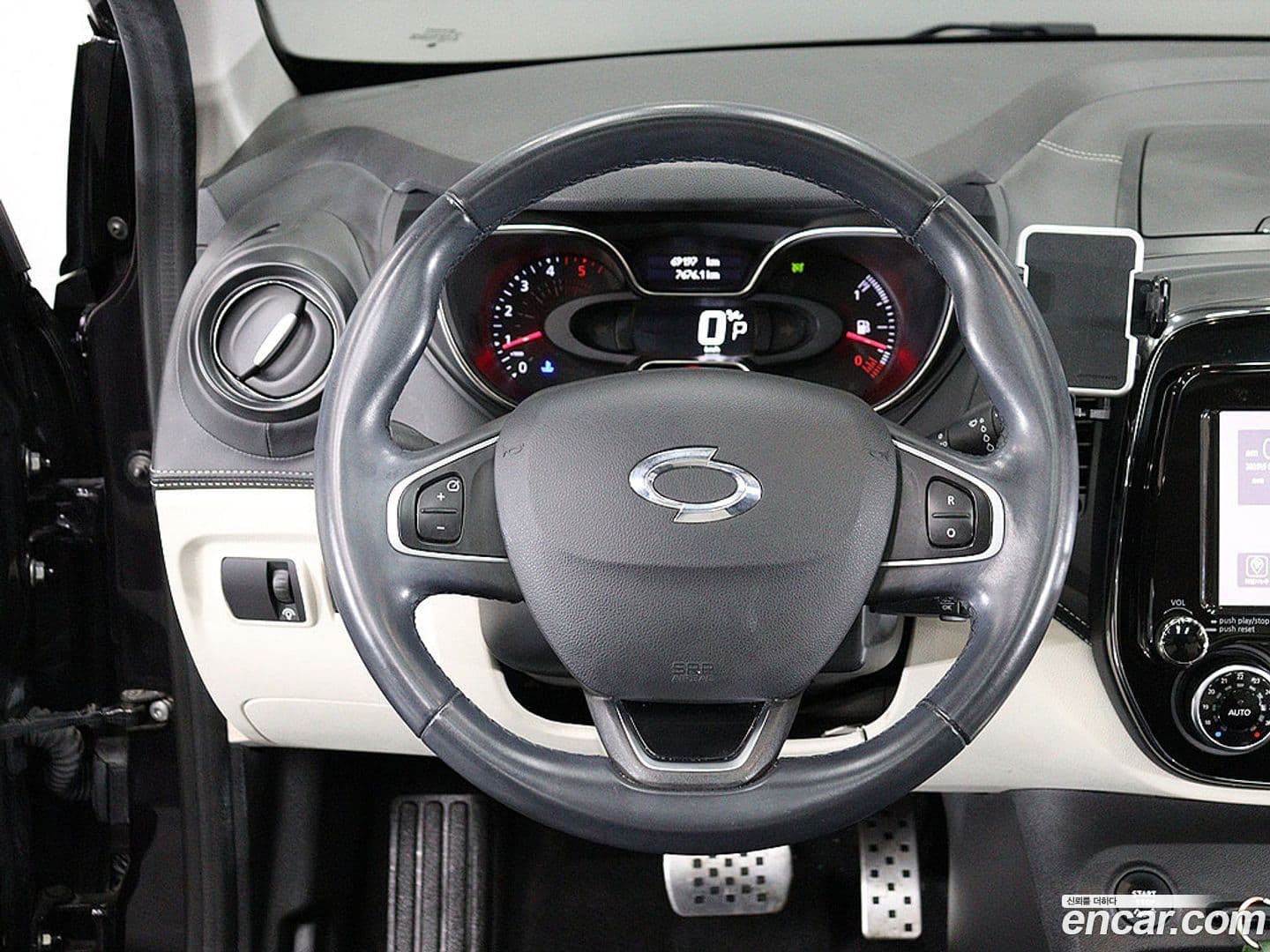 Main__Slider__Photo:QM3 Renault-KoreaSamsung 2019.4-11