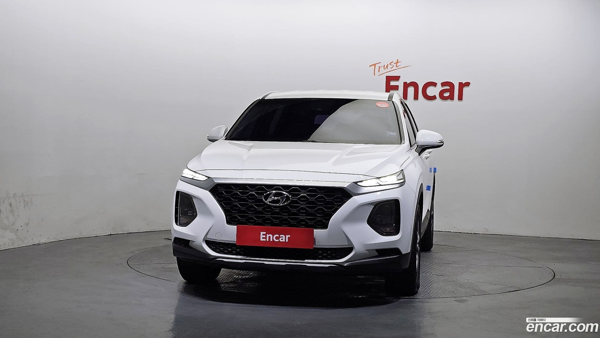Main__Slider__Photo:Santafe Hyundai 2018.4-2