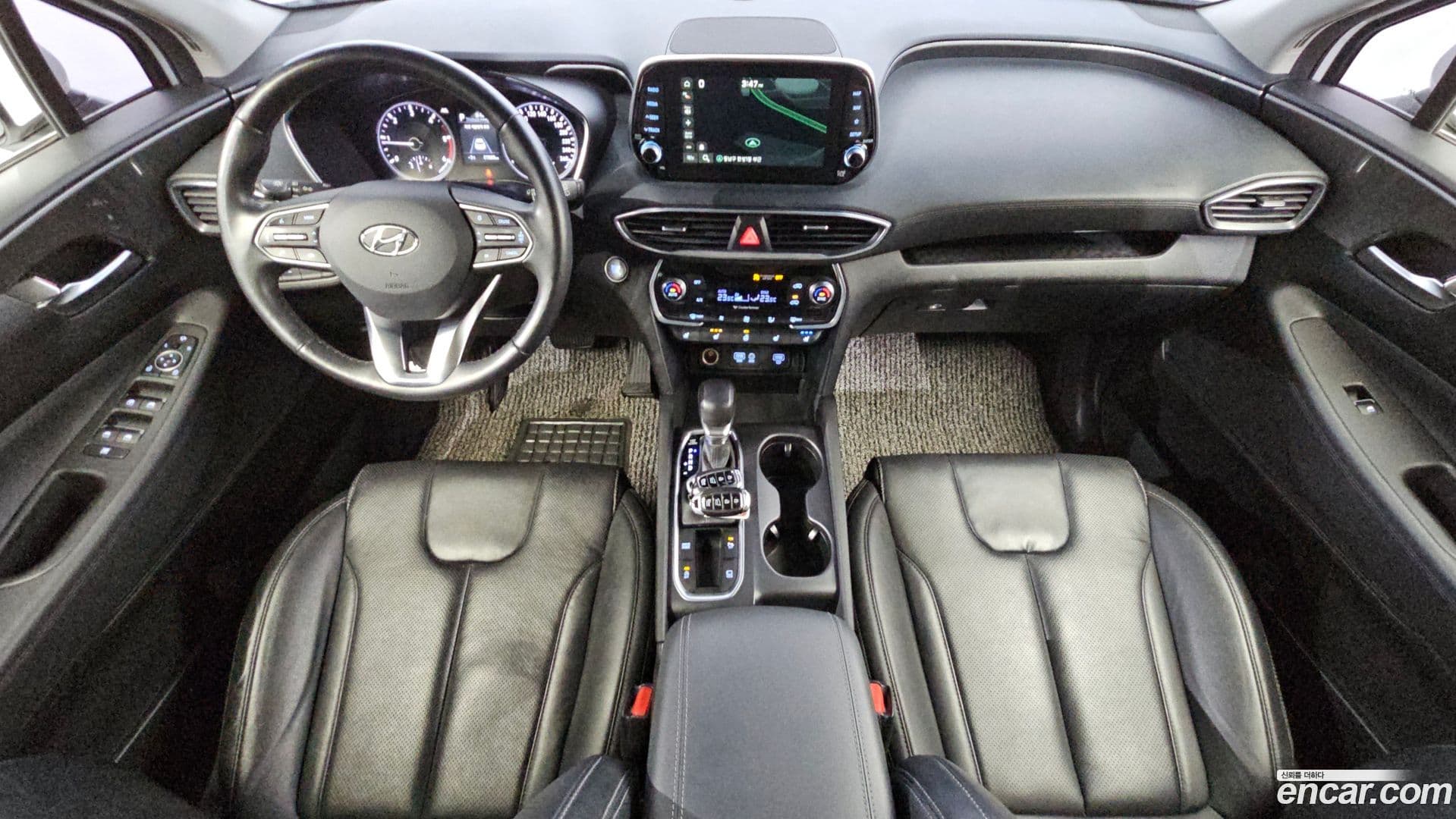 Main__Slider__Photo:Santafe Hyundai 2018.4-6