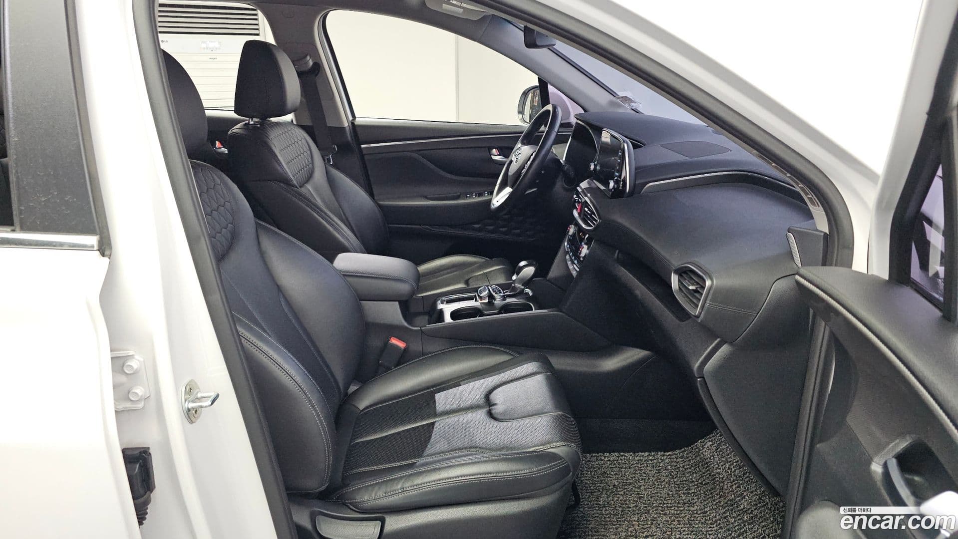 Main__Slider__Photo:Santafe Hyundai 2018.4-11