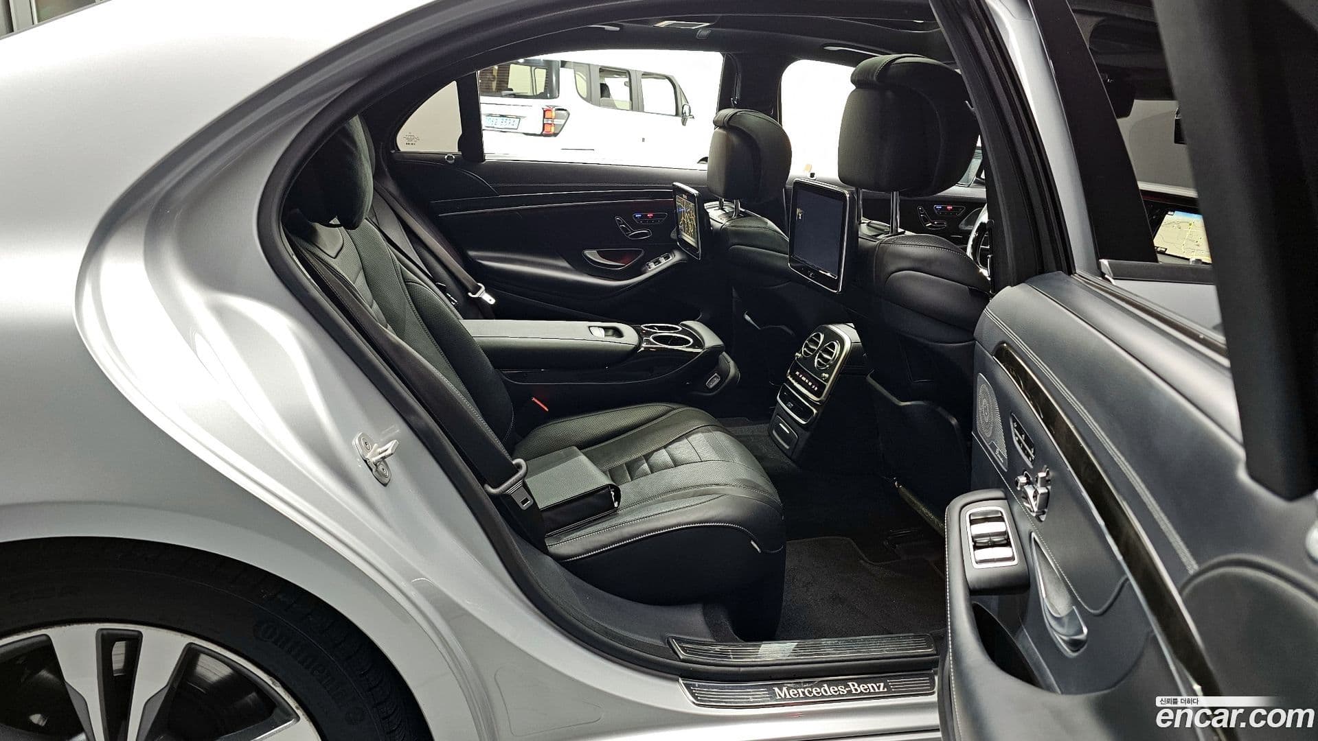 Main__Slider__Photo:S-Class Mercedes-Benz 2015.1-11