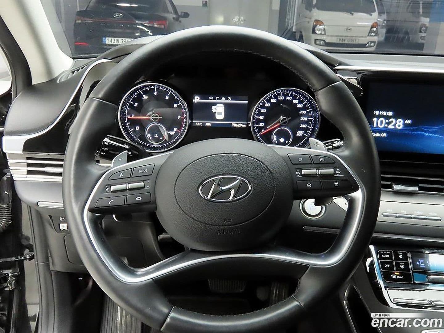 Main__Slider__Photo:Grandeur Hyundai 2022.1-7