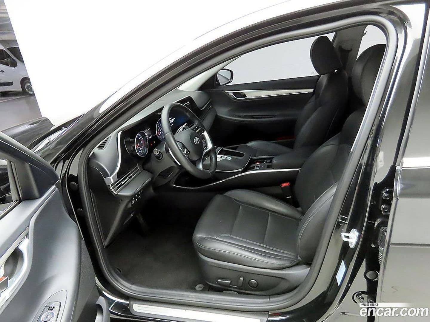 Main__Slider__Photo:Grandeur Hyundai 2022.1-13