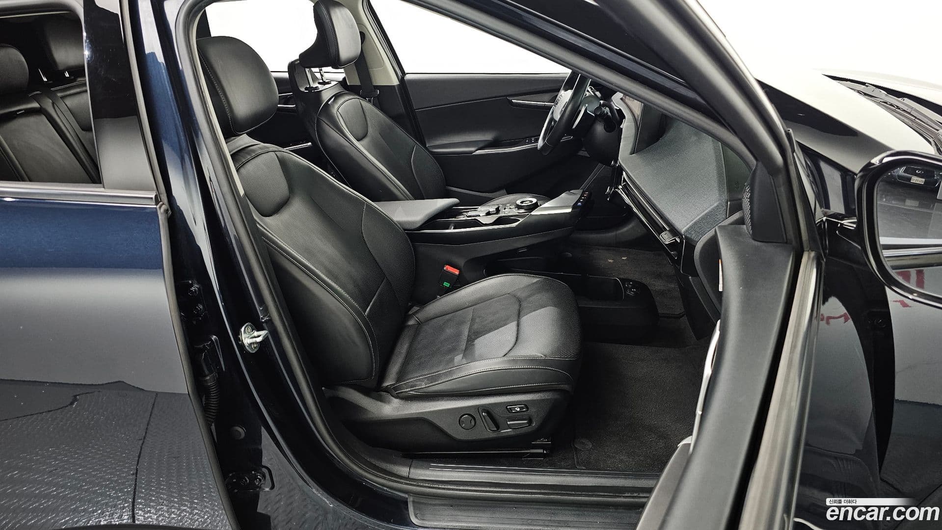 Main__Slider__Photo:EV6 Kia 2022.0-11