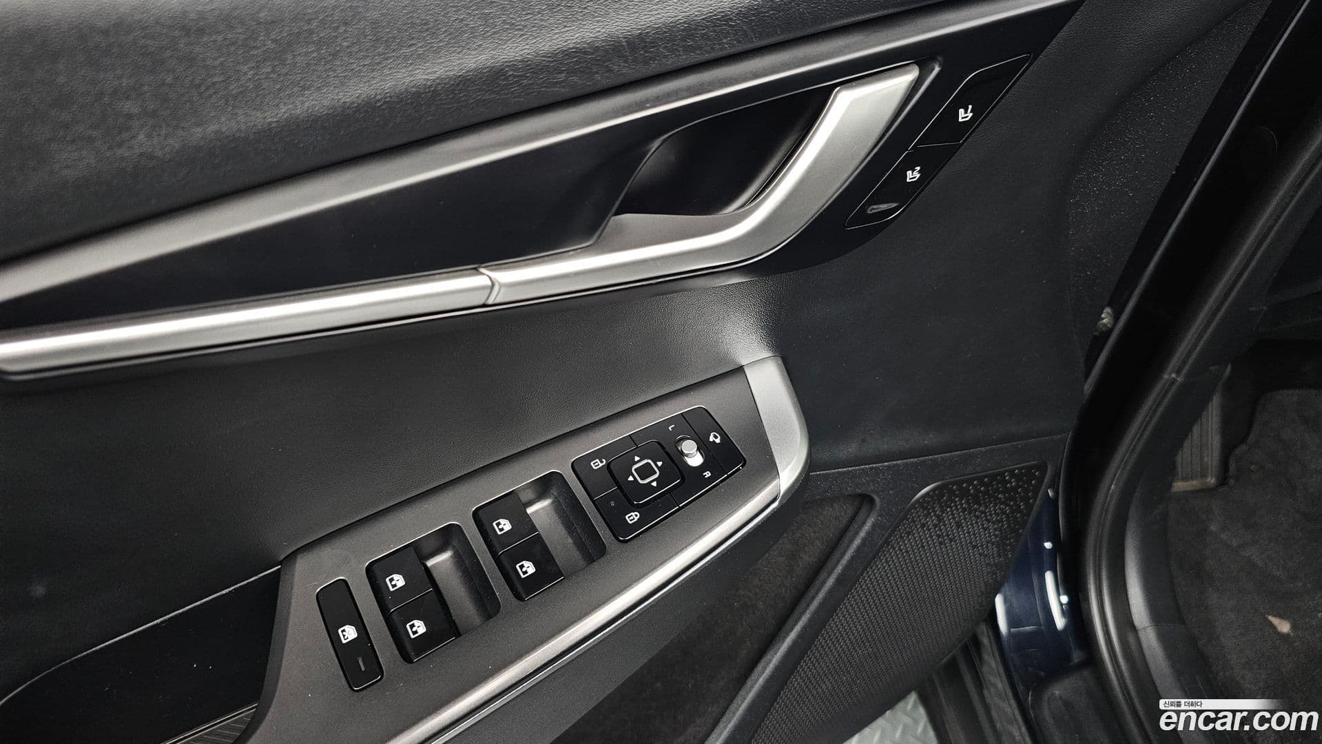 Main__Slider__Photo:EV6 Kia 2022.0-12