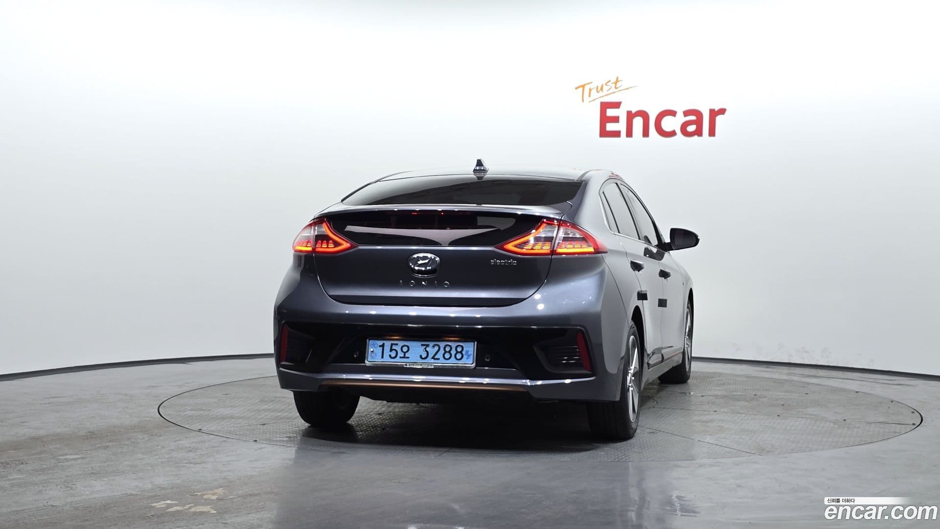 Main__Slider__Photo:Ioniq Hyundai 2018.4-3