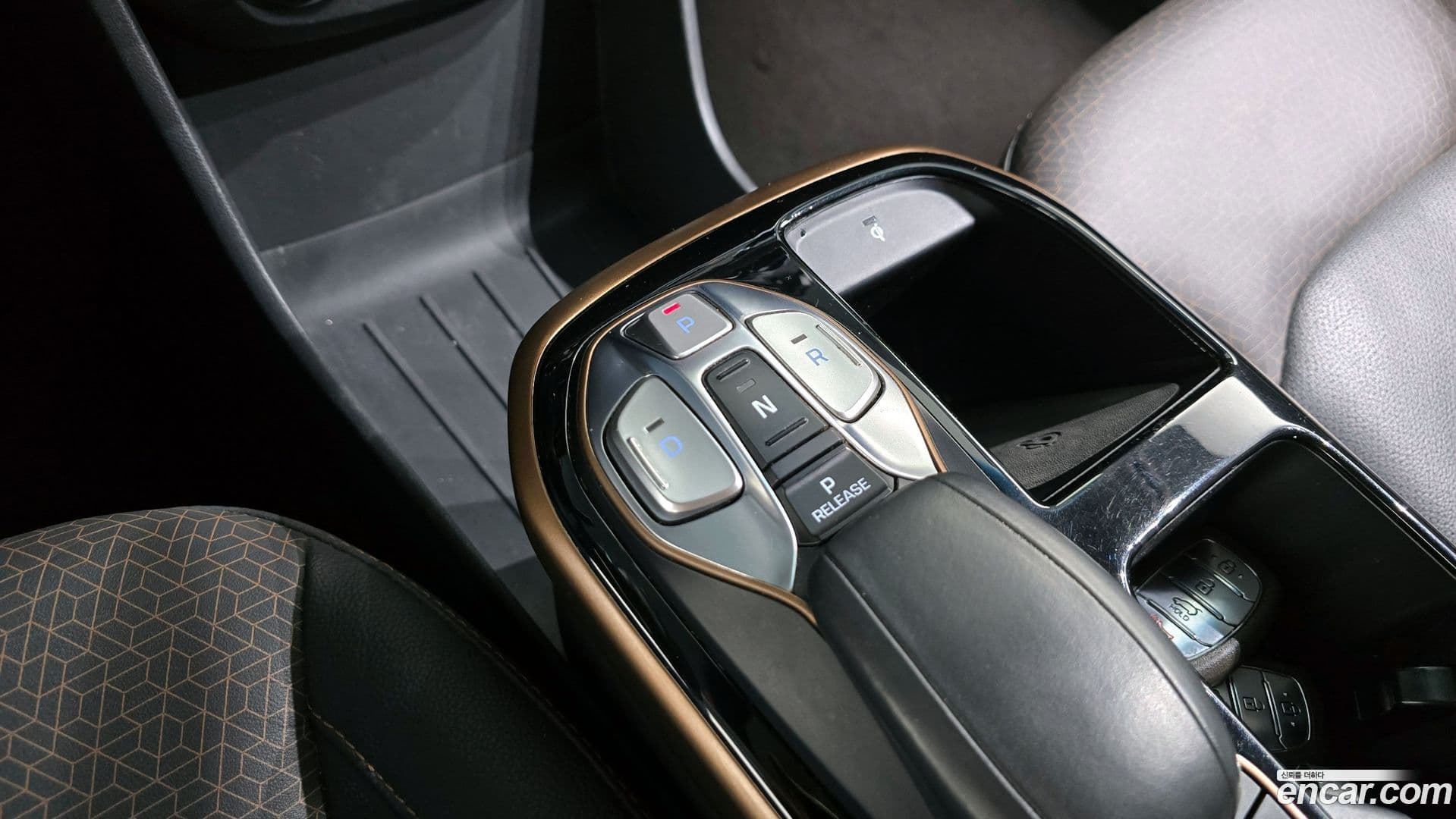 Main__Slider__Photo:Ioniq Hyundai 2018.4-8