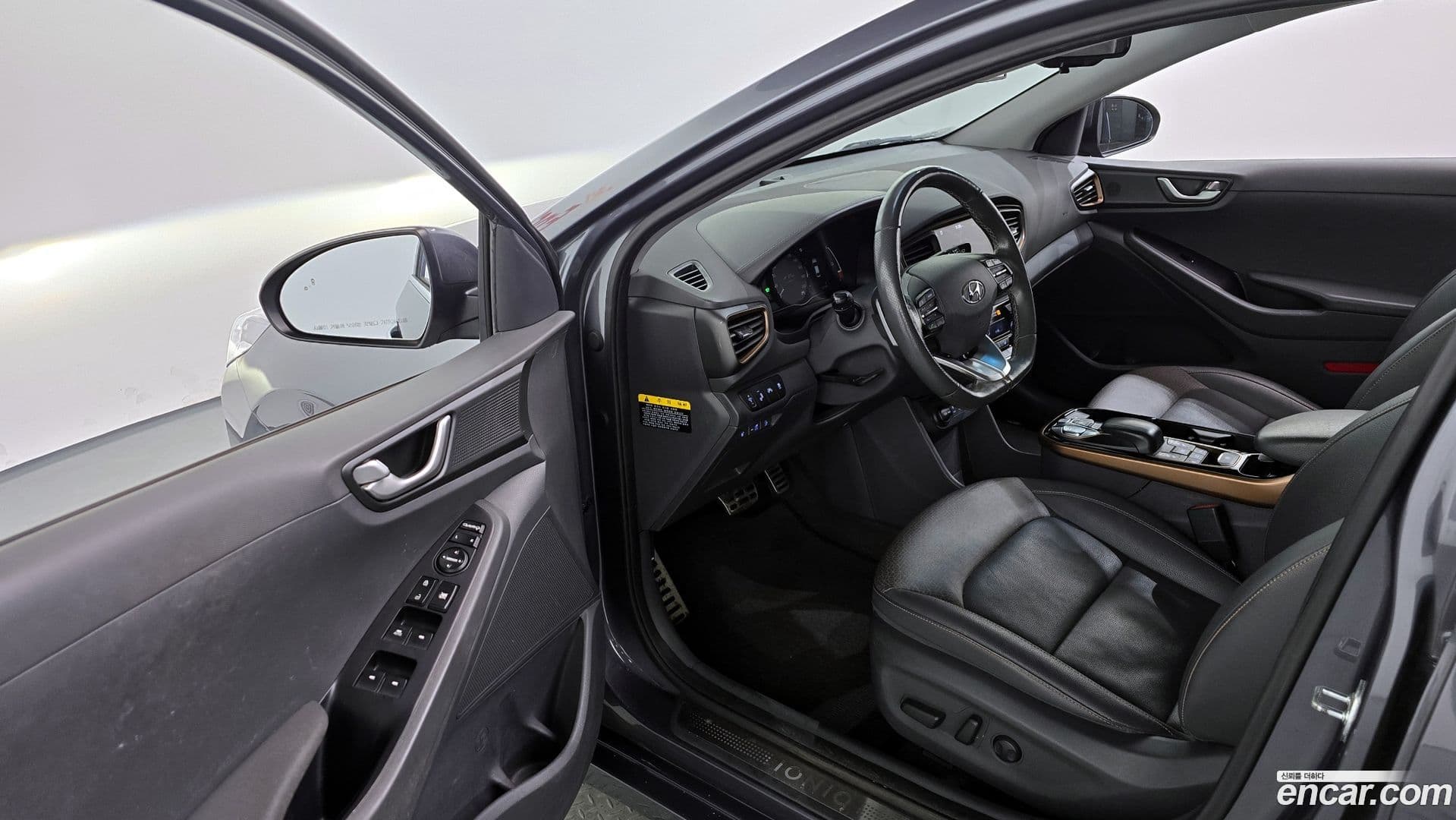 Main__Slider__Photo:Ioniq Hyundai 2018.4-9