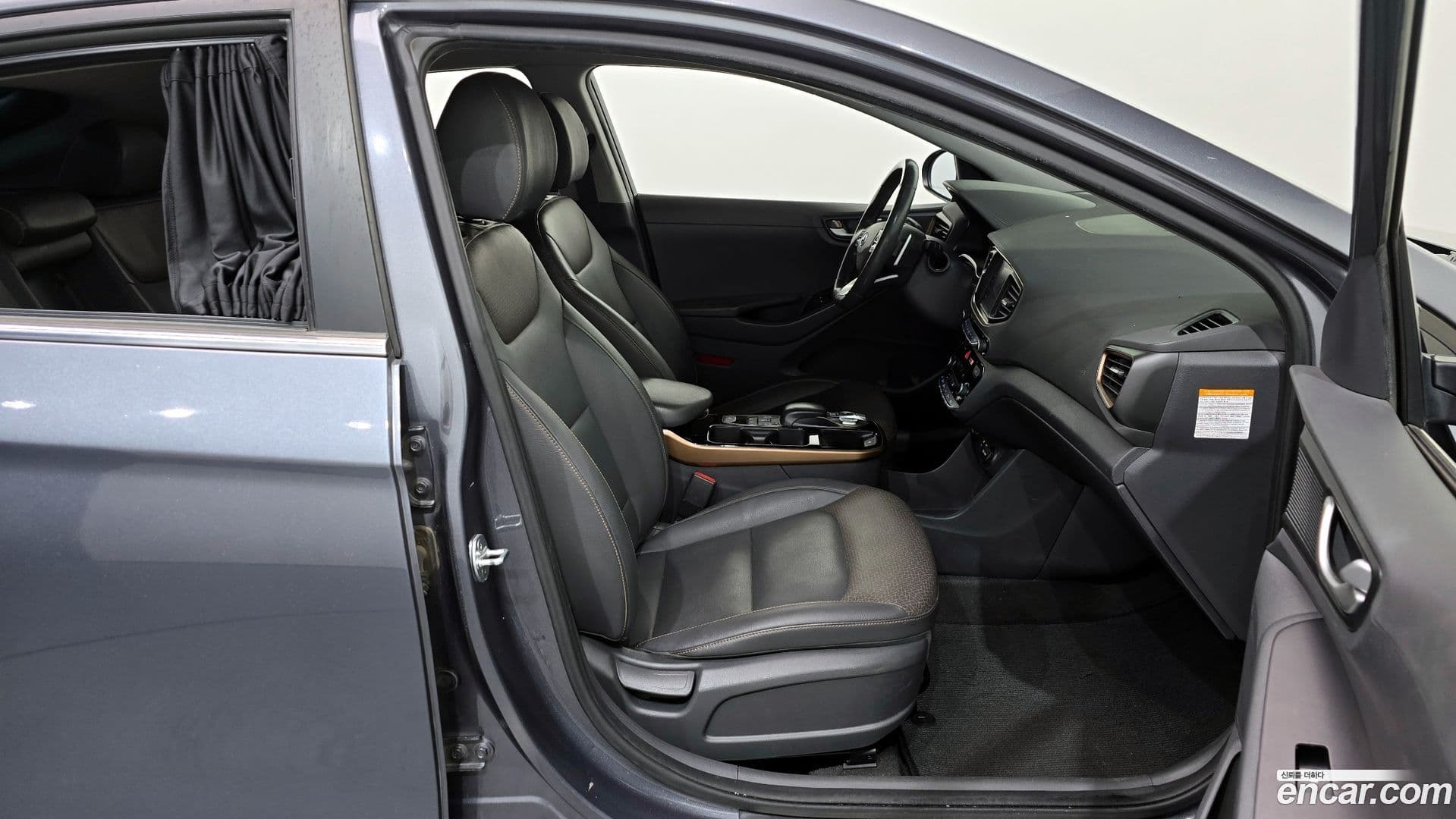 Main__Slider__Photo:Ioniq Hyundai 2018.4-10