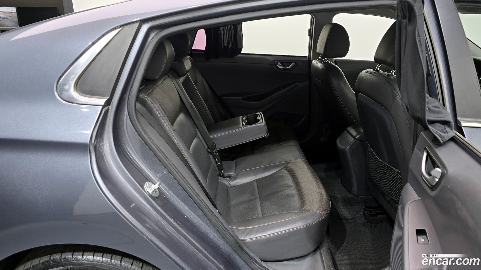 Main__Slider__Photo:Ioniq Hyundai 2018.4-11