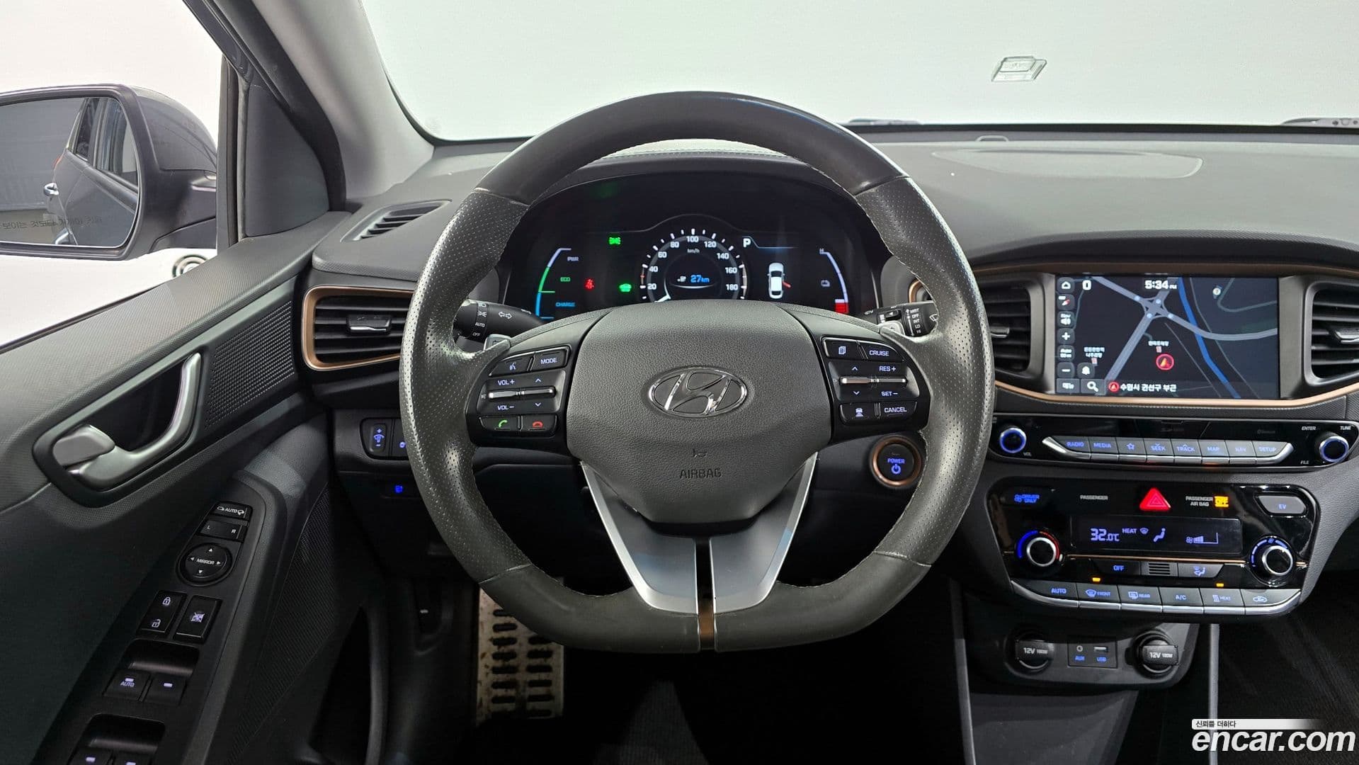 Main__Slider__Photo:Ioniq Hyundai 2018.4-12