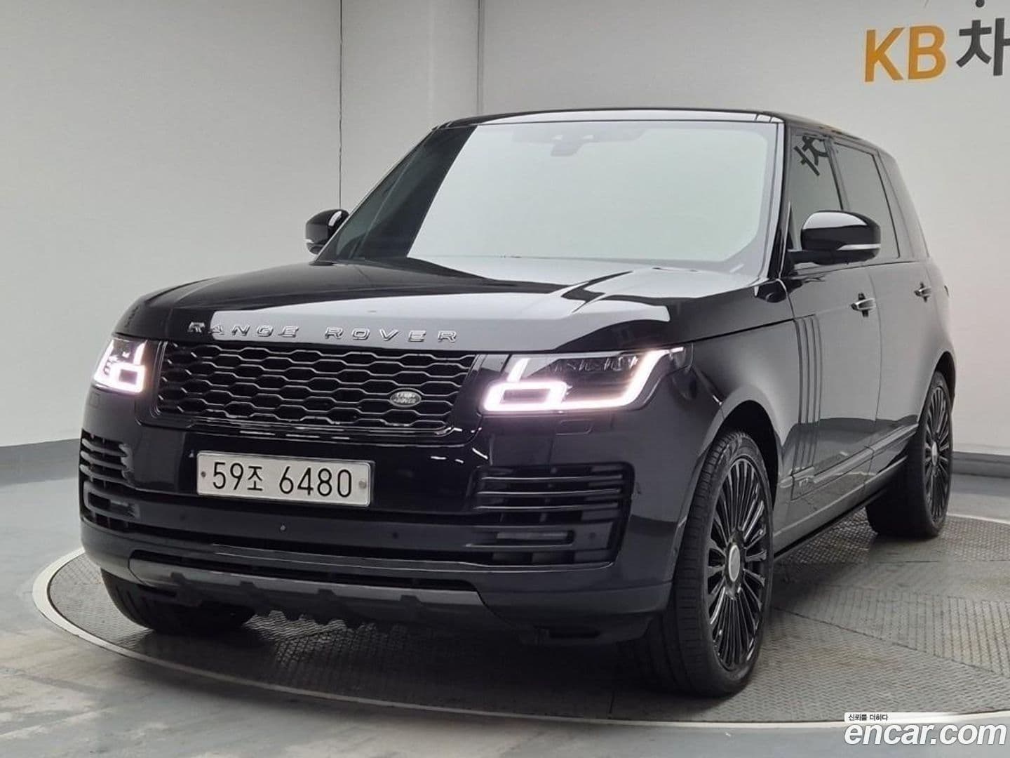 Main__Slider__Photo:Range Rover Land Rover 2019.5-0