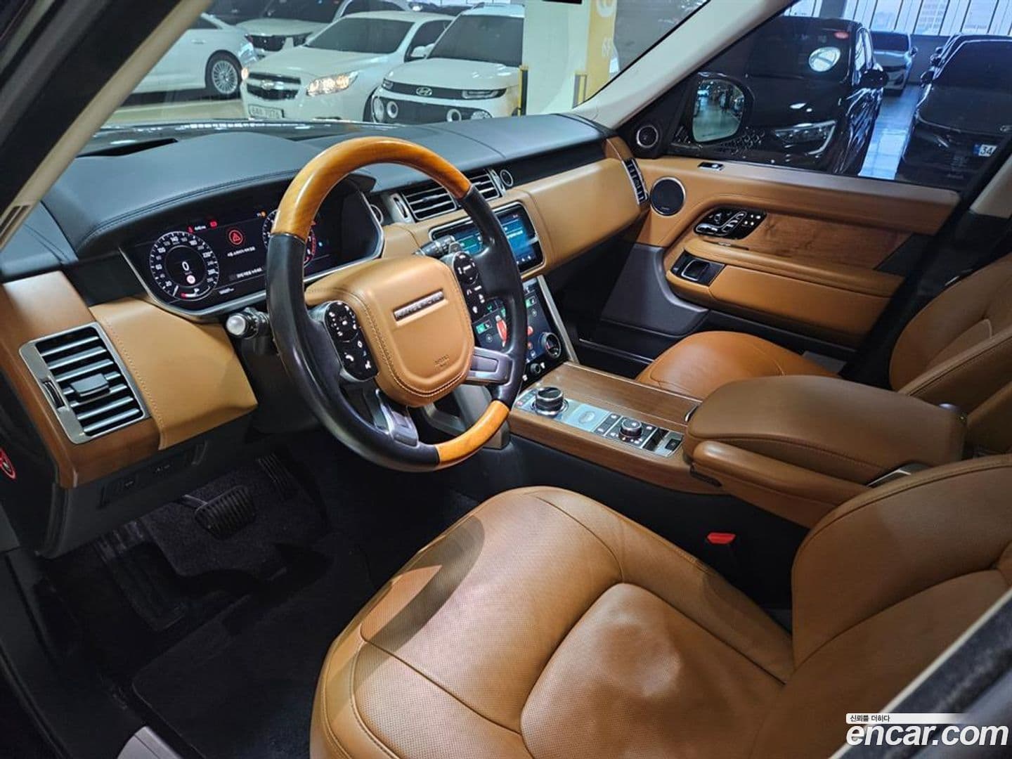 Main__Slider__Photo:Range Rover Land Rover 2019.5-10