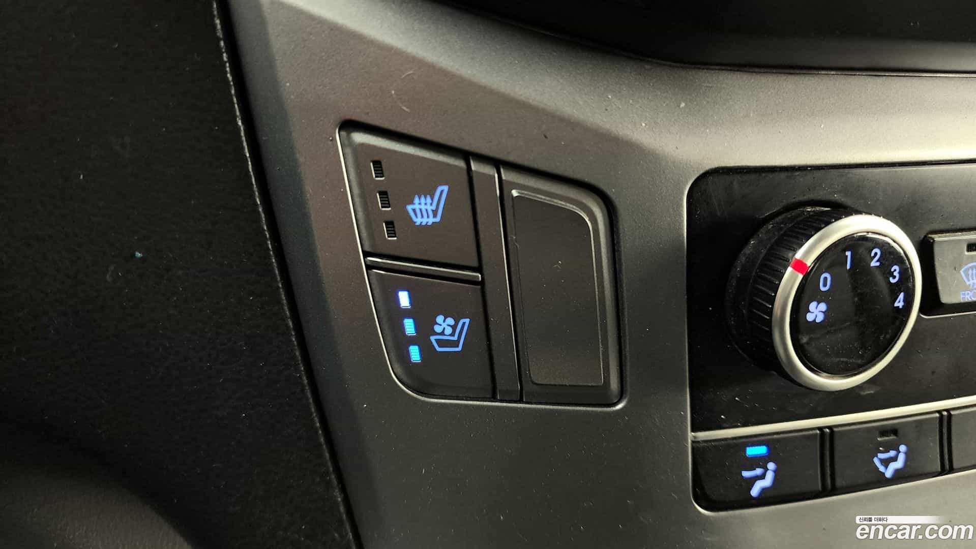 Starex Hyundai 2016.0-OPTION-021