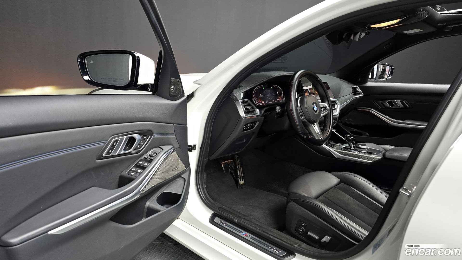 Main__Slider__Photo:3-Series BMW 2020.8-10