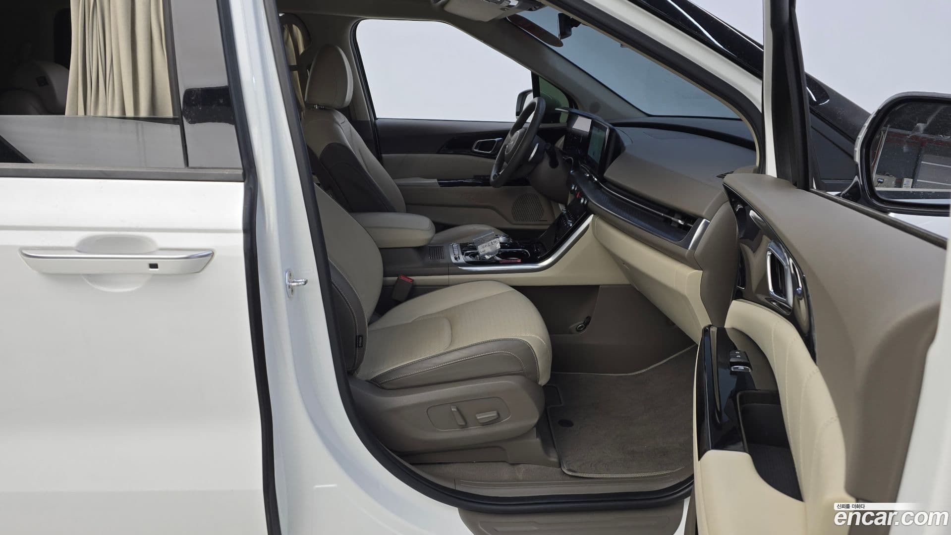 Main__Slider__Photo:Canival Kia 2022.5-10