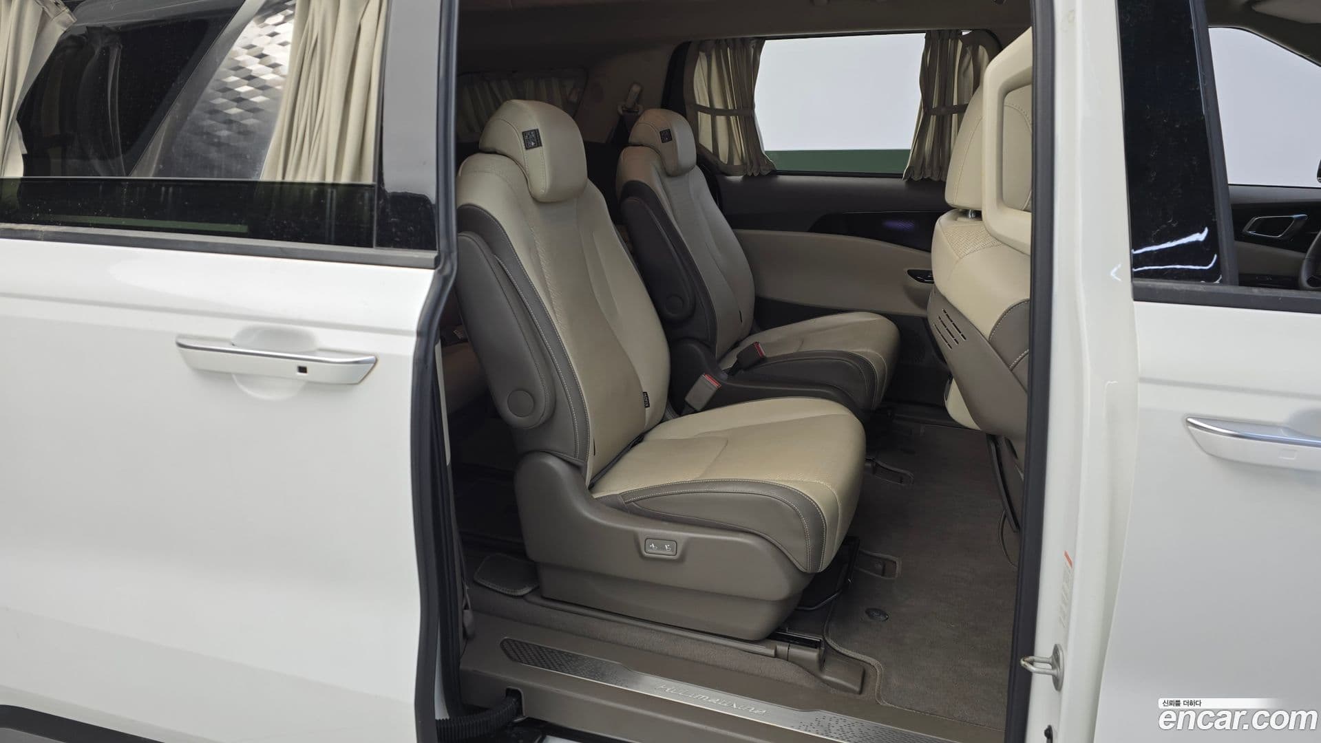 Main__Slider__Photo:Canival Kia 2022.5-11