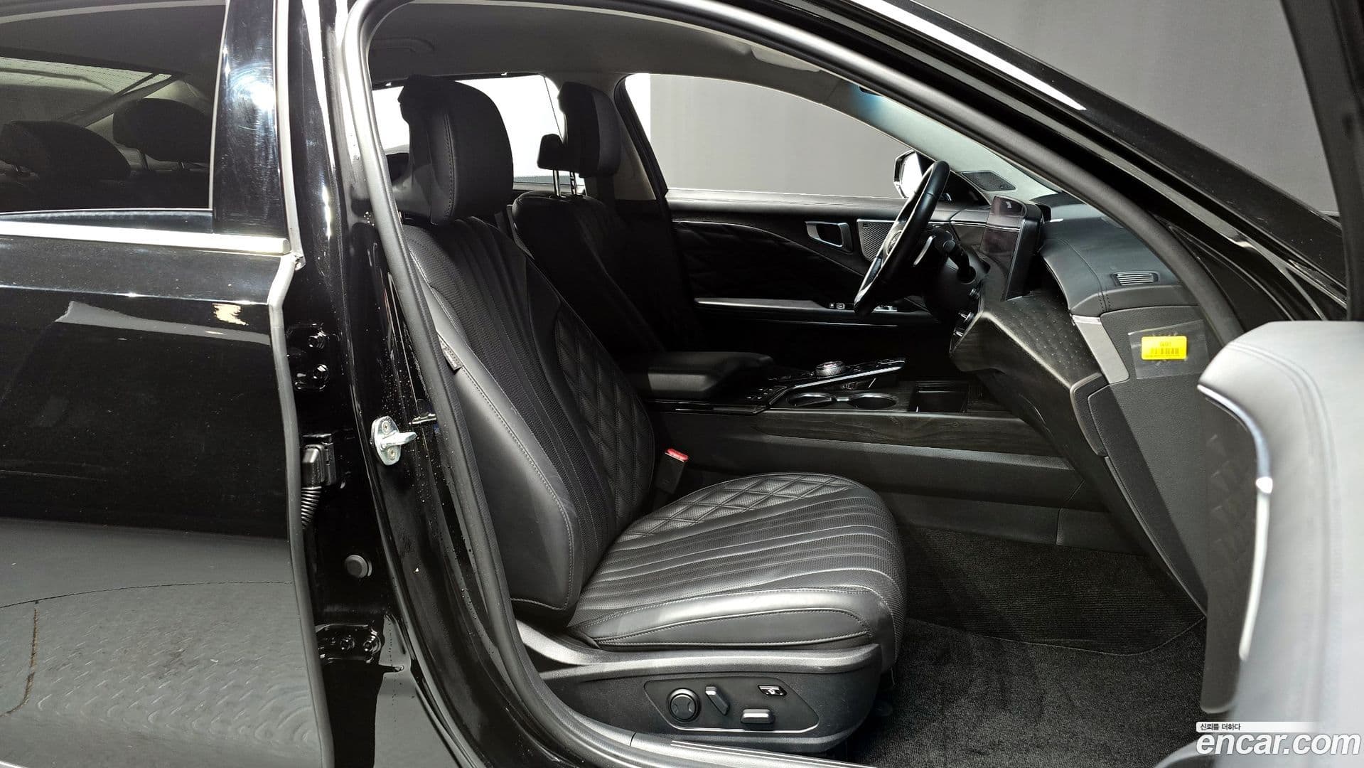 Main__Slider__Photo:K8 Kia 2022.10-9