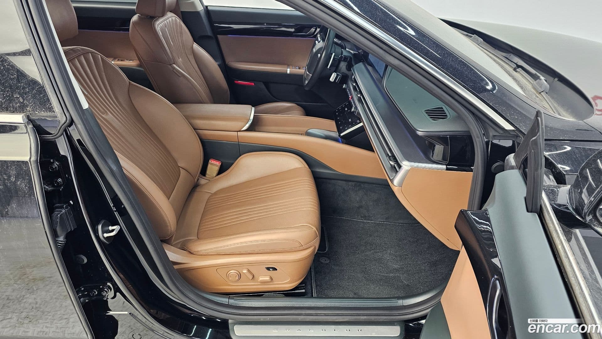 Main__Slider__Photo:Grandeur Hyundai 2022.11-9